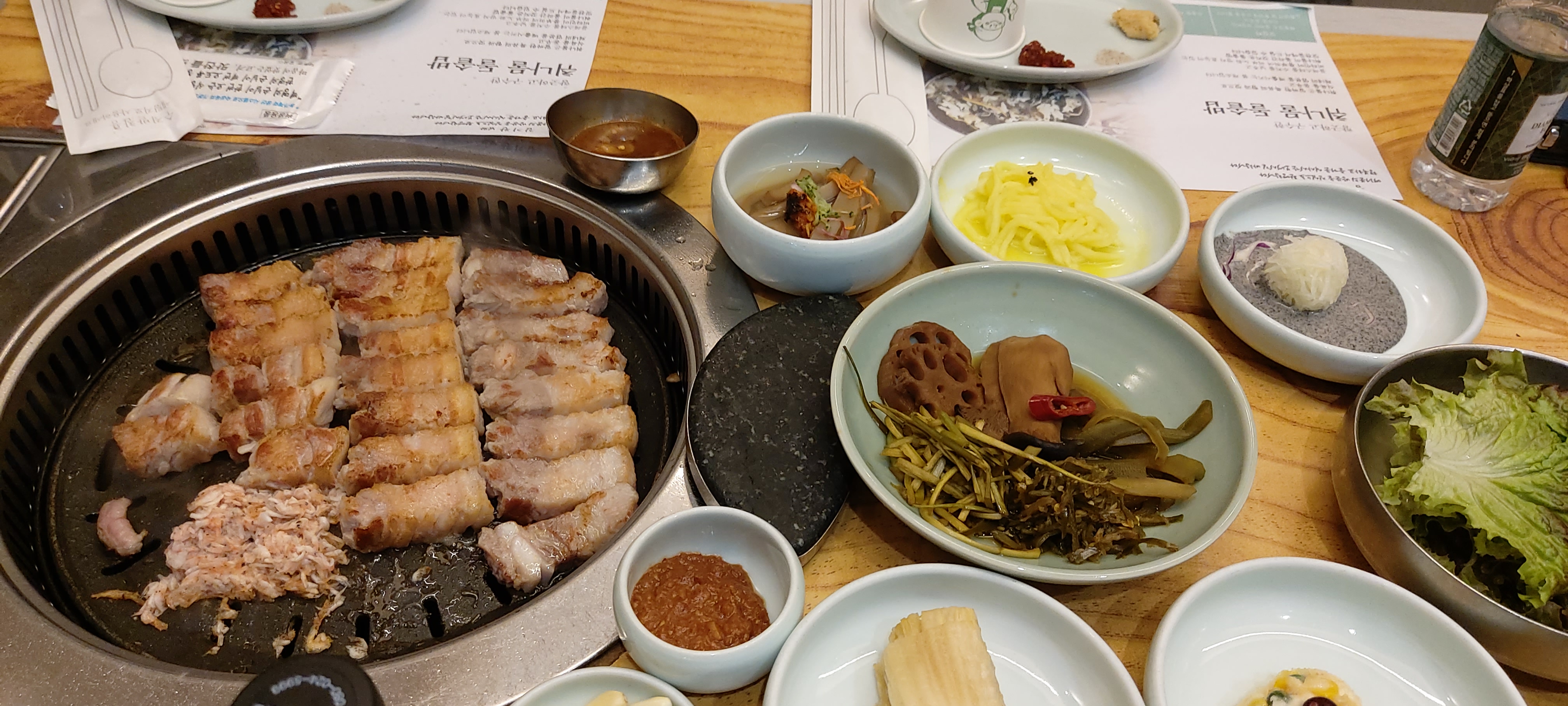 고기도 맛있고 직접 구워주시니 먹기만 하면 되네요. - 대전 맛집 맛찬들왕소금구이 갈마점