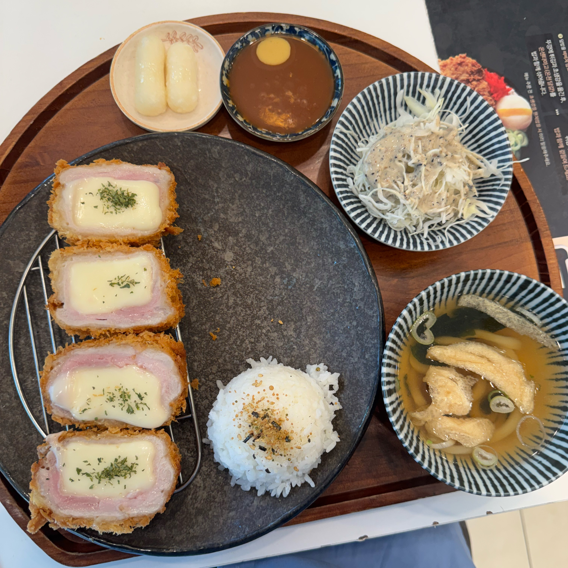 음식도 맛있고 매장도 깔끔하고 접근성도 좋아요!! 백소정은 언제나 옳습니당 무엇보다 물도