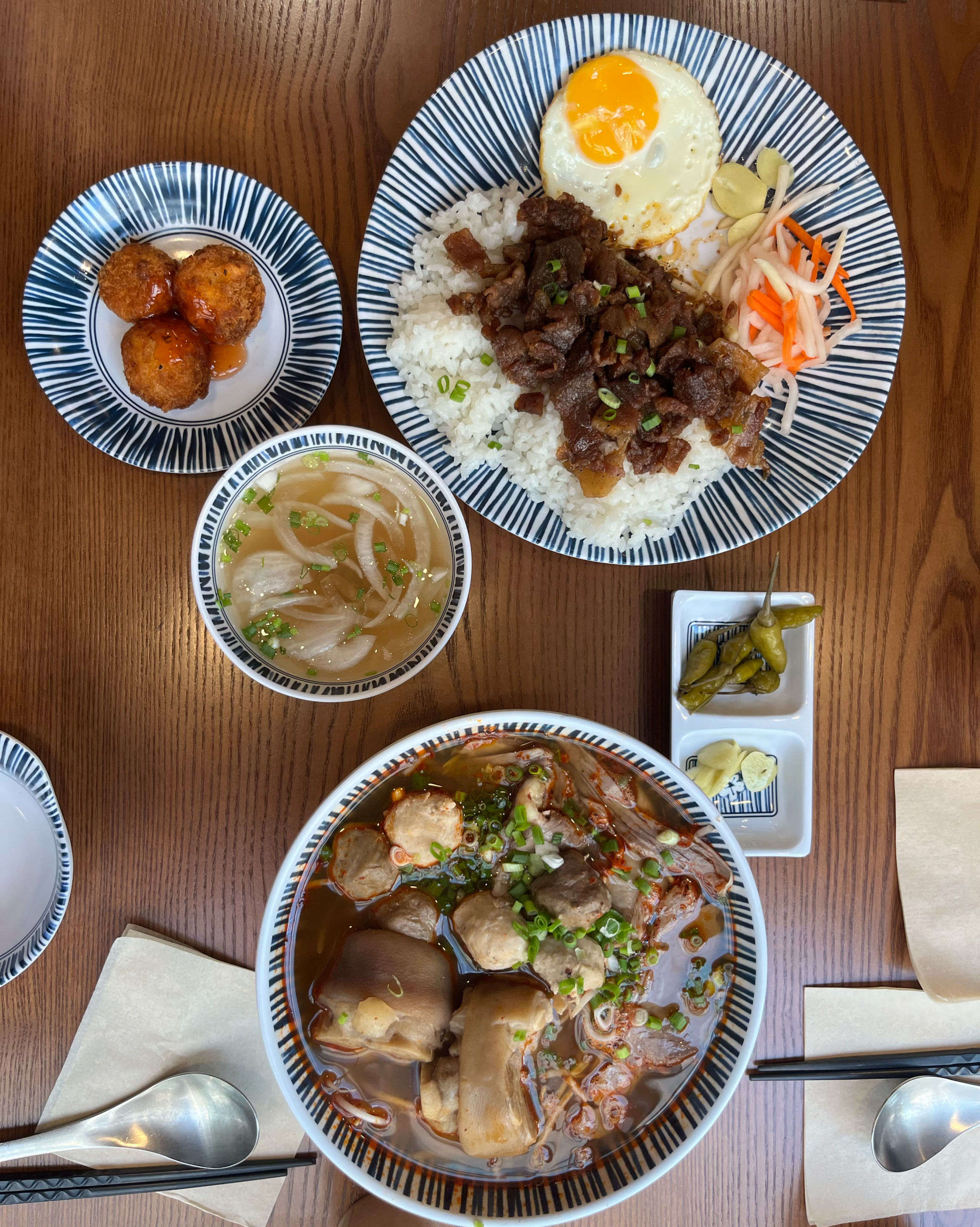분보후에랑 껌스언 시켜 먹었는데 진짜 현지맛 나고 맛있어요!! - 대구 맛집 라이첸 본점