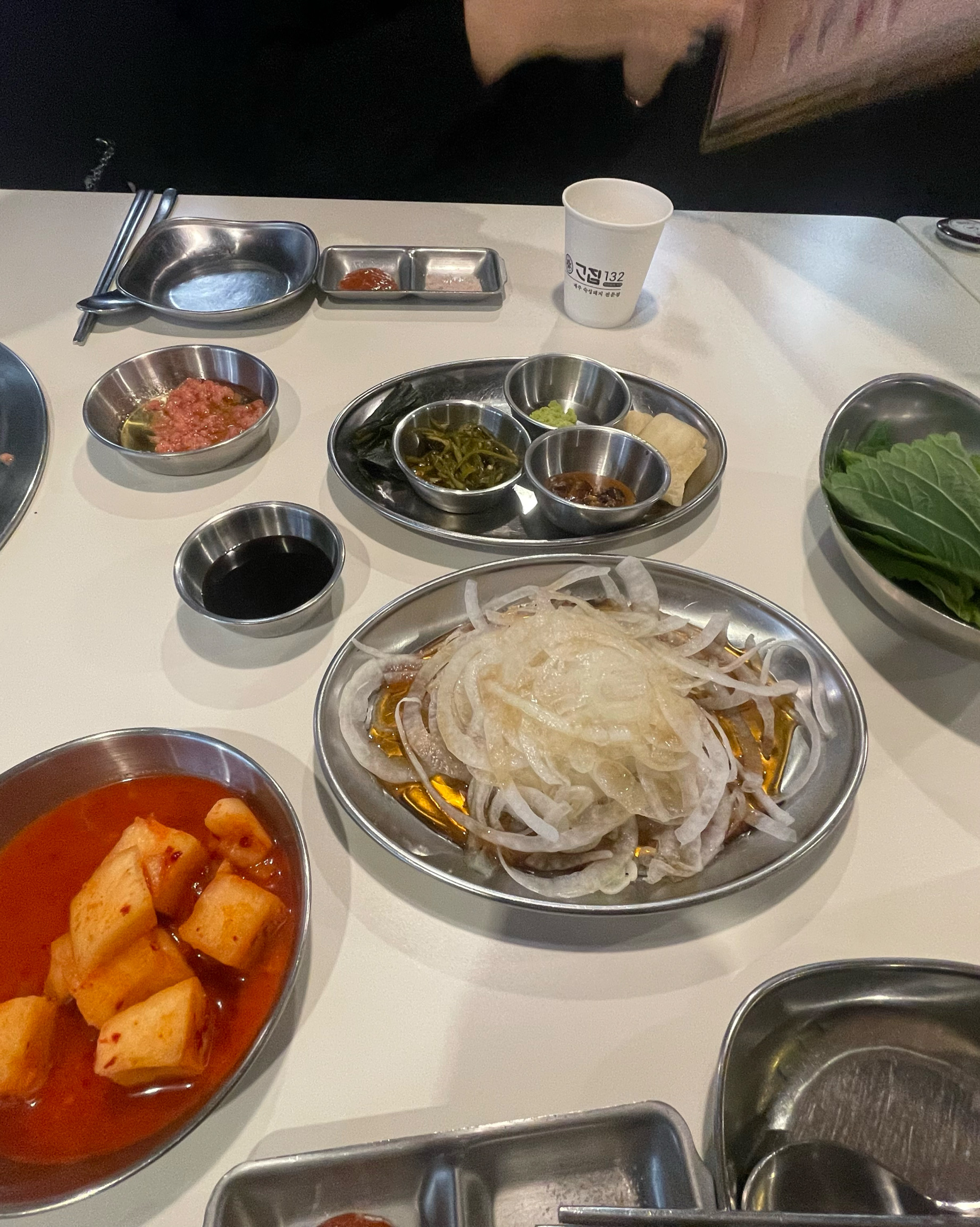 성수 오랜만에 왓는데 삼겹살 땡겨서 온 맛집이에요!! 쫄깃살 쫄깃쫄깃 넘 맛잇고 삼겹살도 