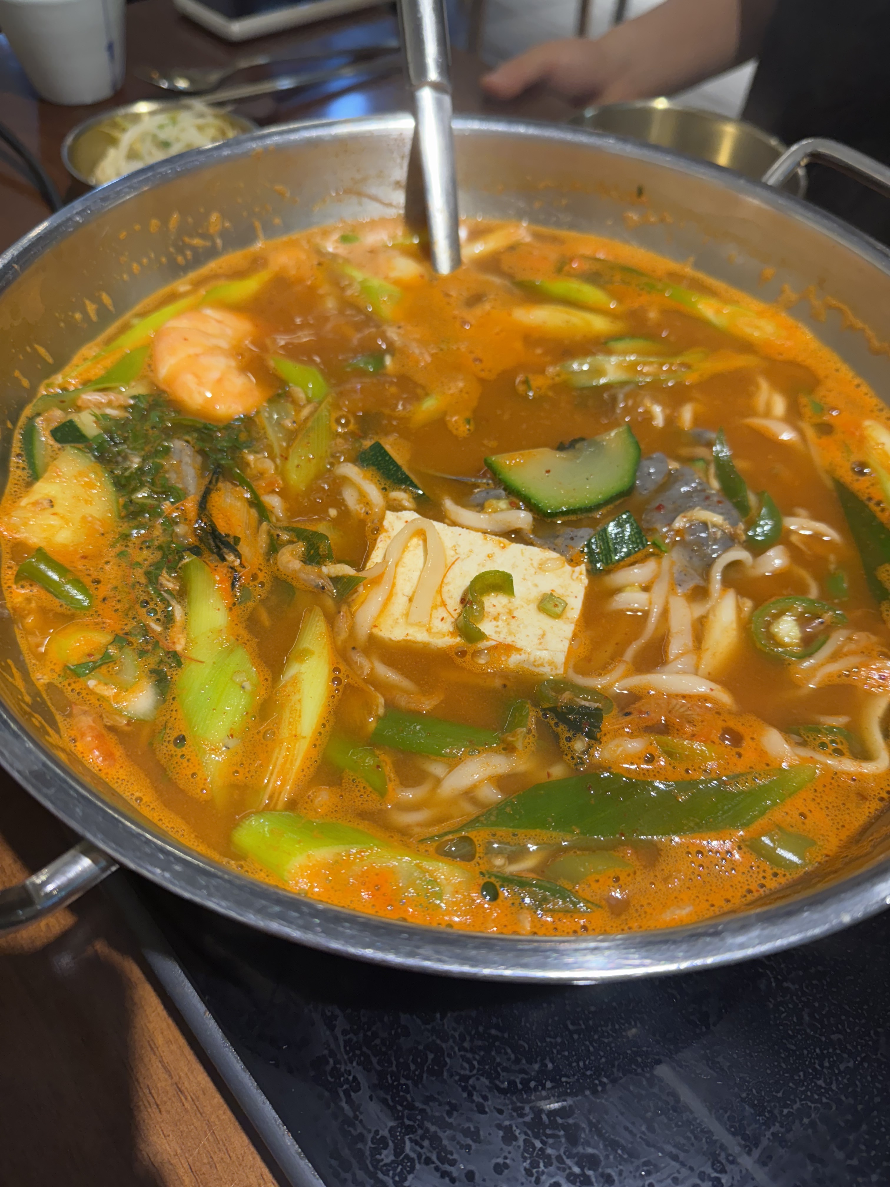 대전 와서 식당 검색해보다가 왔는데 식당도 음식도 깔끔하고 직원분들도 친절해요. - 대전 맛집 담온식당 대전