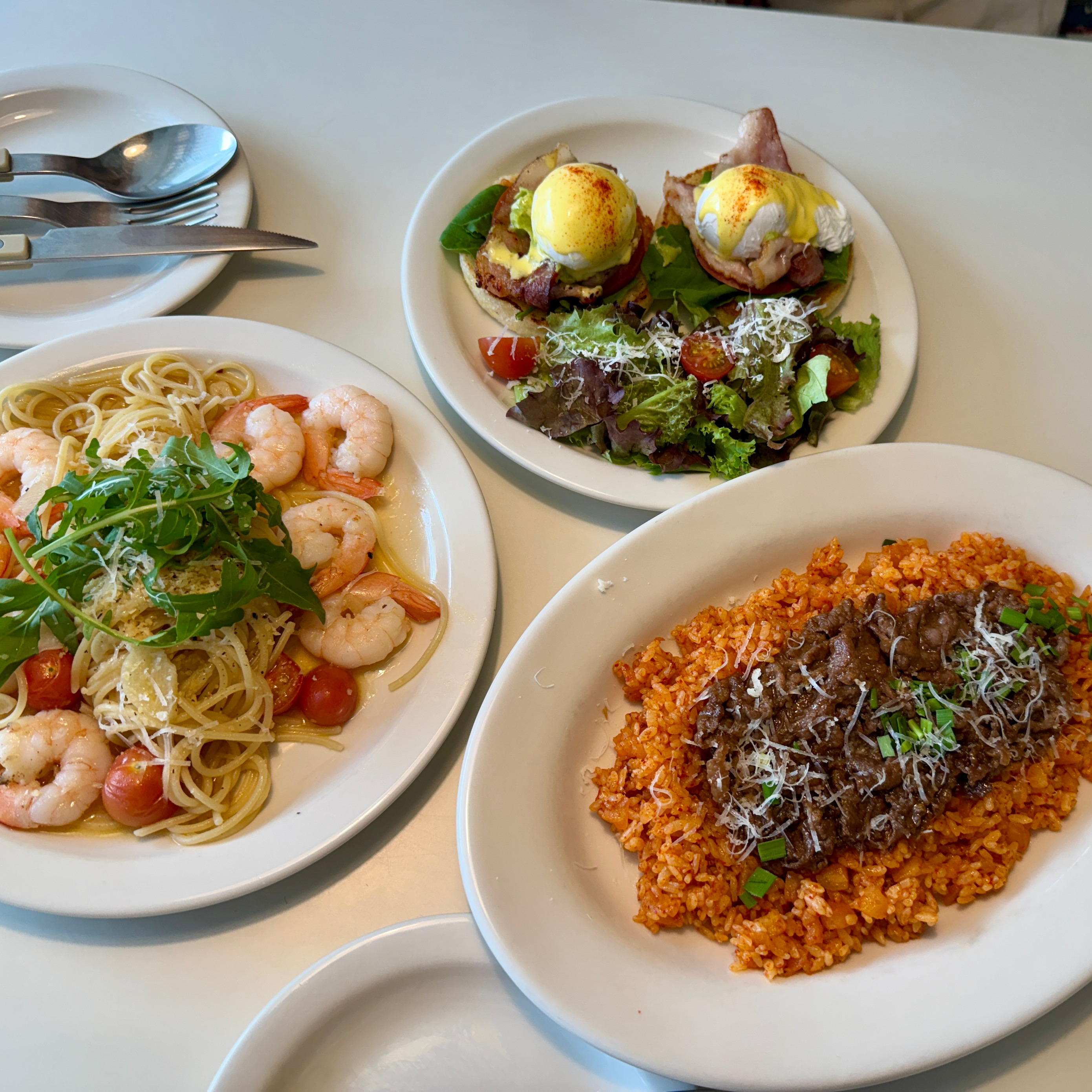 오랜만에 왔는데 여전히 넘 맛있어요! 자리 간격도 넓어서 쾌적하고 커피까지 한큐에 마실 수