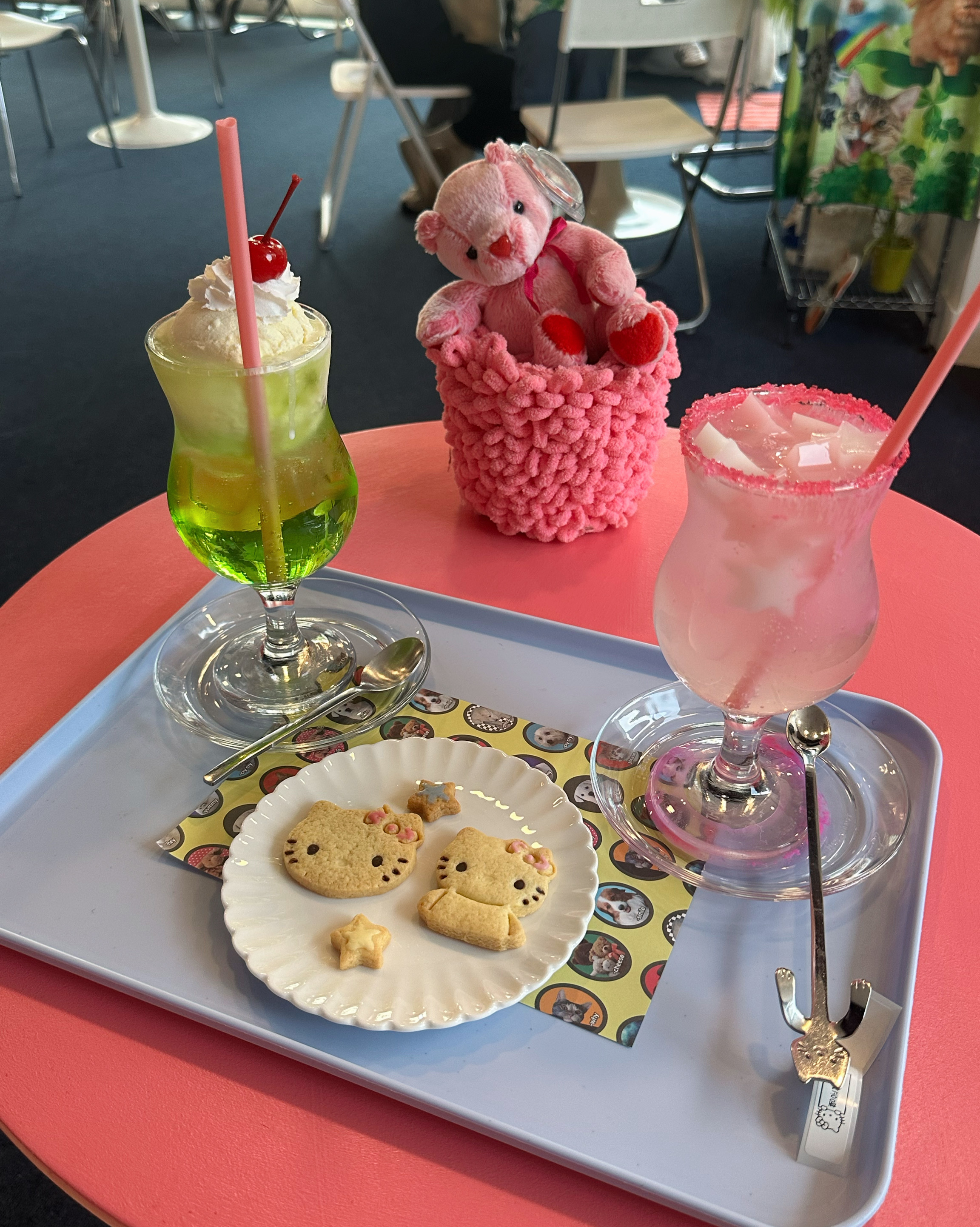 너무 귀엽고 예쁘고 키치하고 최고에요 ✴︎︎︎︎ .ᐟ 🌀💒🍧🤍🫧 - 대전 맛집 ttm