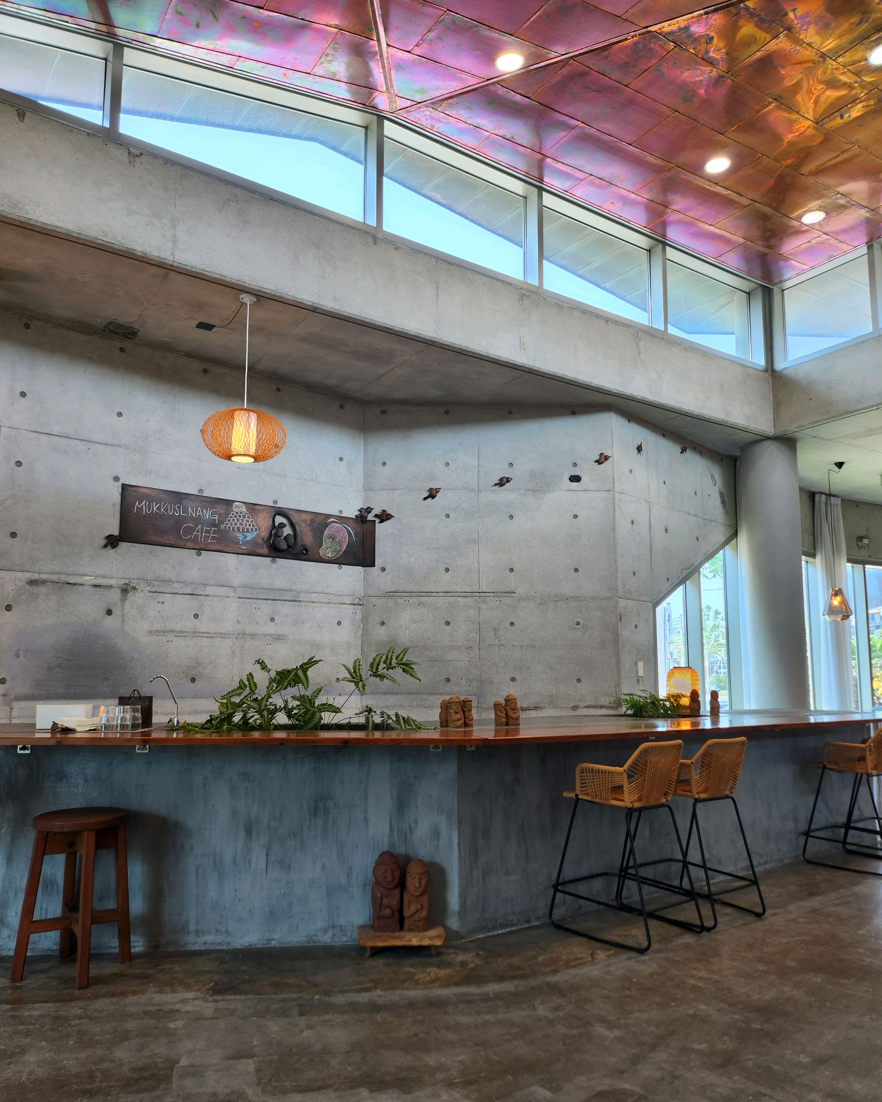 인테리어가 멋져요. - 제주 맛집 먹쿠슬낭카페