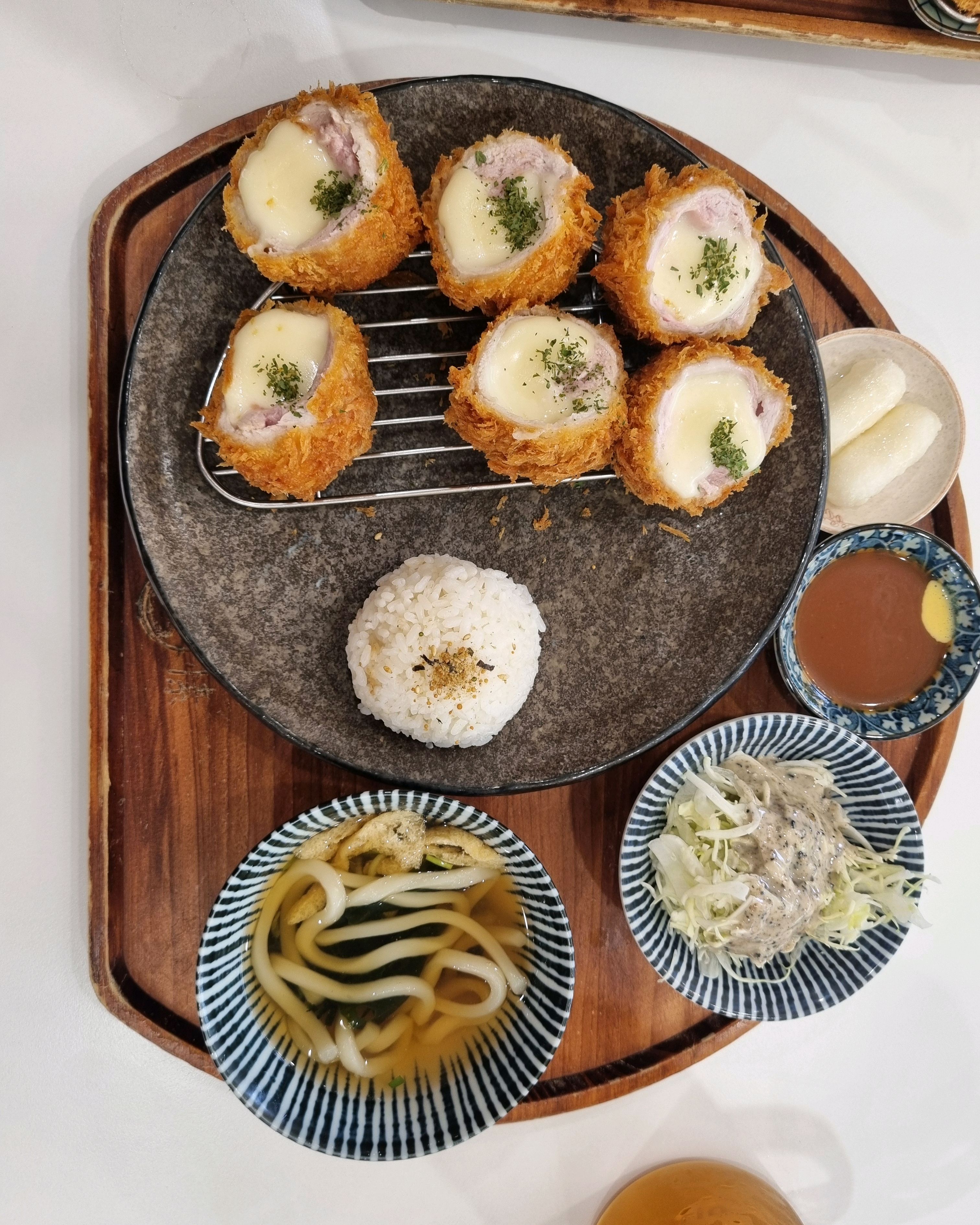 백소정 모짜렐라 치즈카츠 너무 맛있어요 🩷🩷 - 신림 맛집 백소정 신림점
