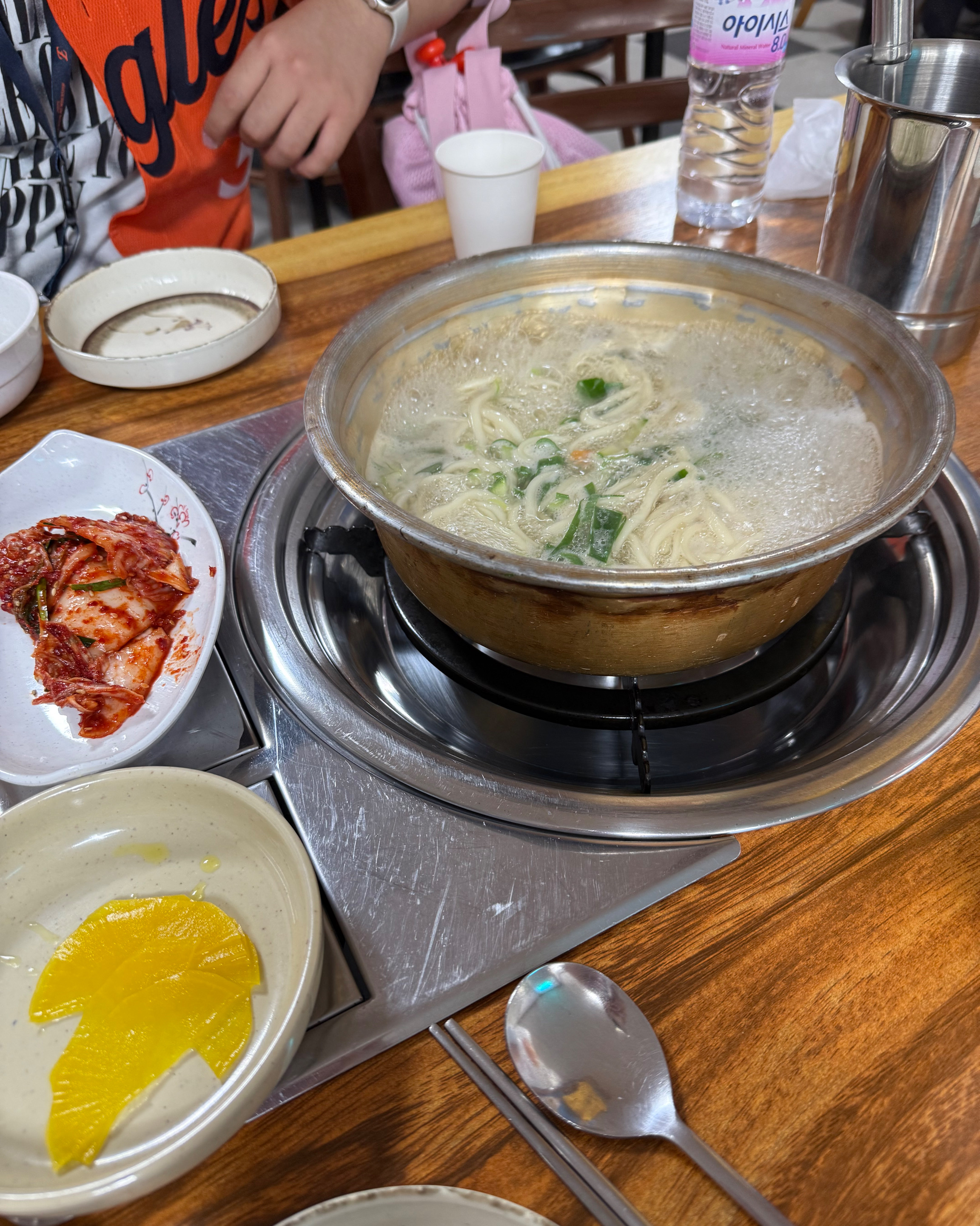 야구끝나구 밥먹으러왔는데 여기 칼국수 존맛이에요!! - 대전 맛집 대전 칼국수 족발 쭈꾸미볶음 본점