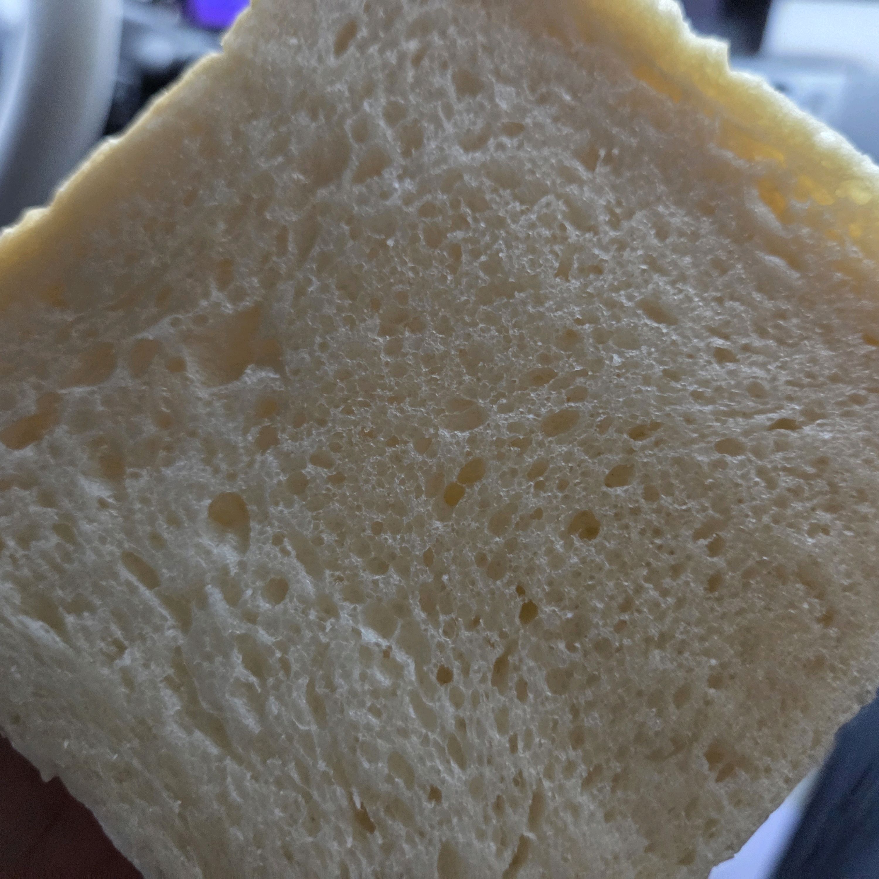 구입하고 차 타자마자 신랑이랑 하나씩 먹었는데 - 대전 맛집 화이트리에 유성노은점