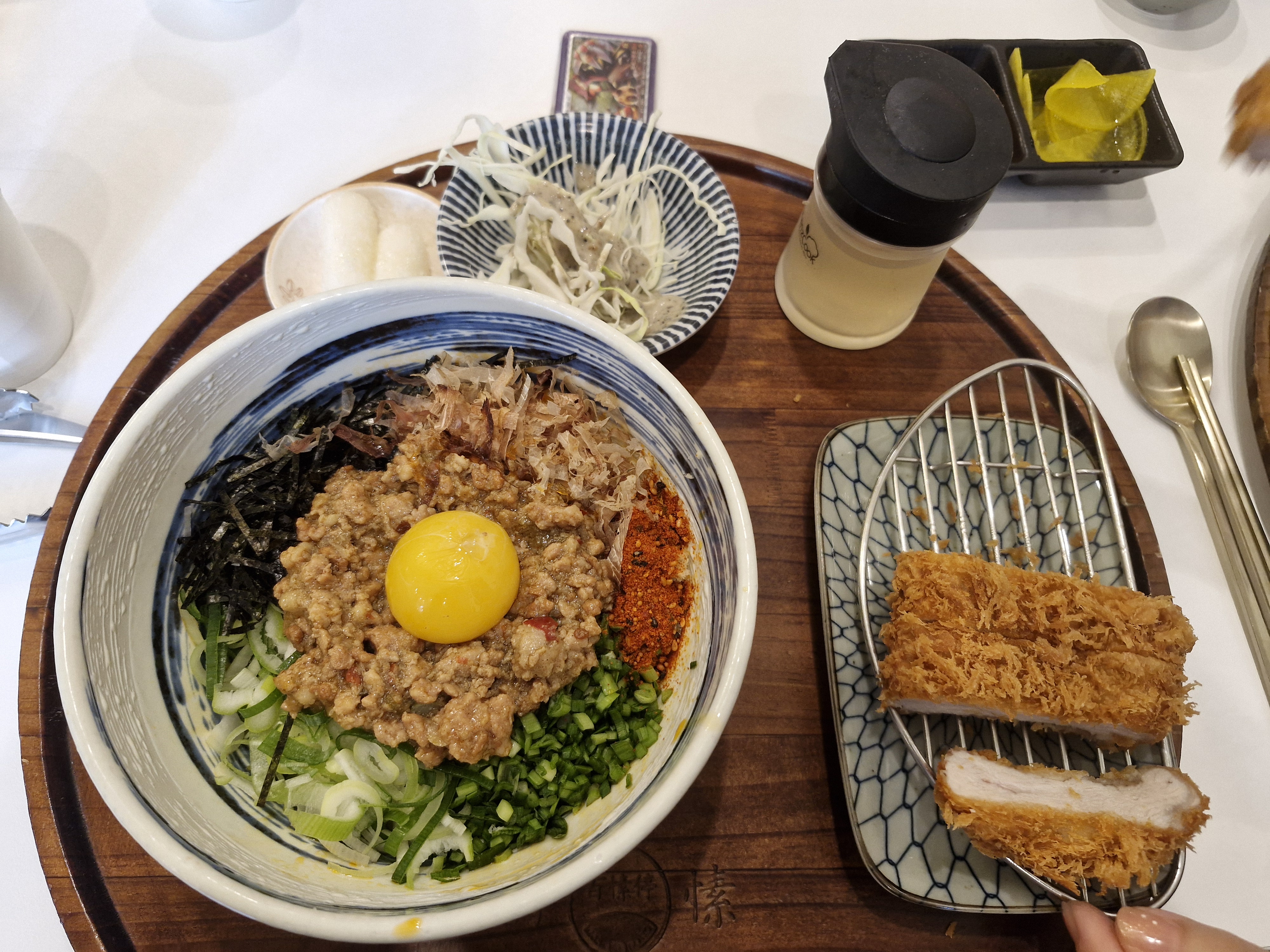 미제소바랑 돈가스 둘다 너무 맛있어요 추가로 미니우동도 시켰는데 면발이 쫄깃쫄깃해요! - 영종도 맛집 백소정 영종하늘도시점