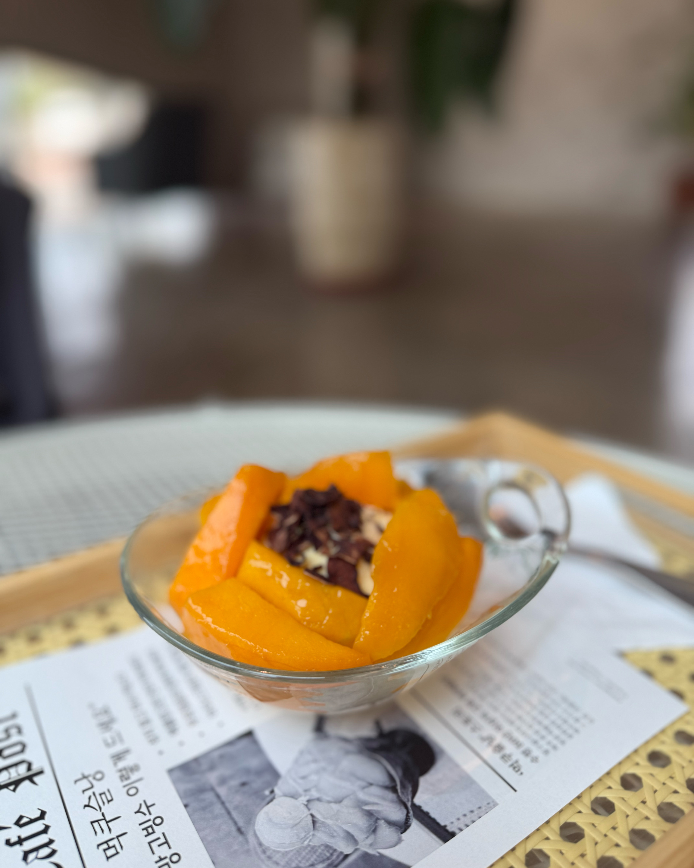 지금 더운 날씨에 좋은 디저트입니다. 신선한 애플망고를 원없이 먹을수 있고, 더위를 식히고