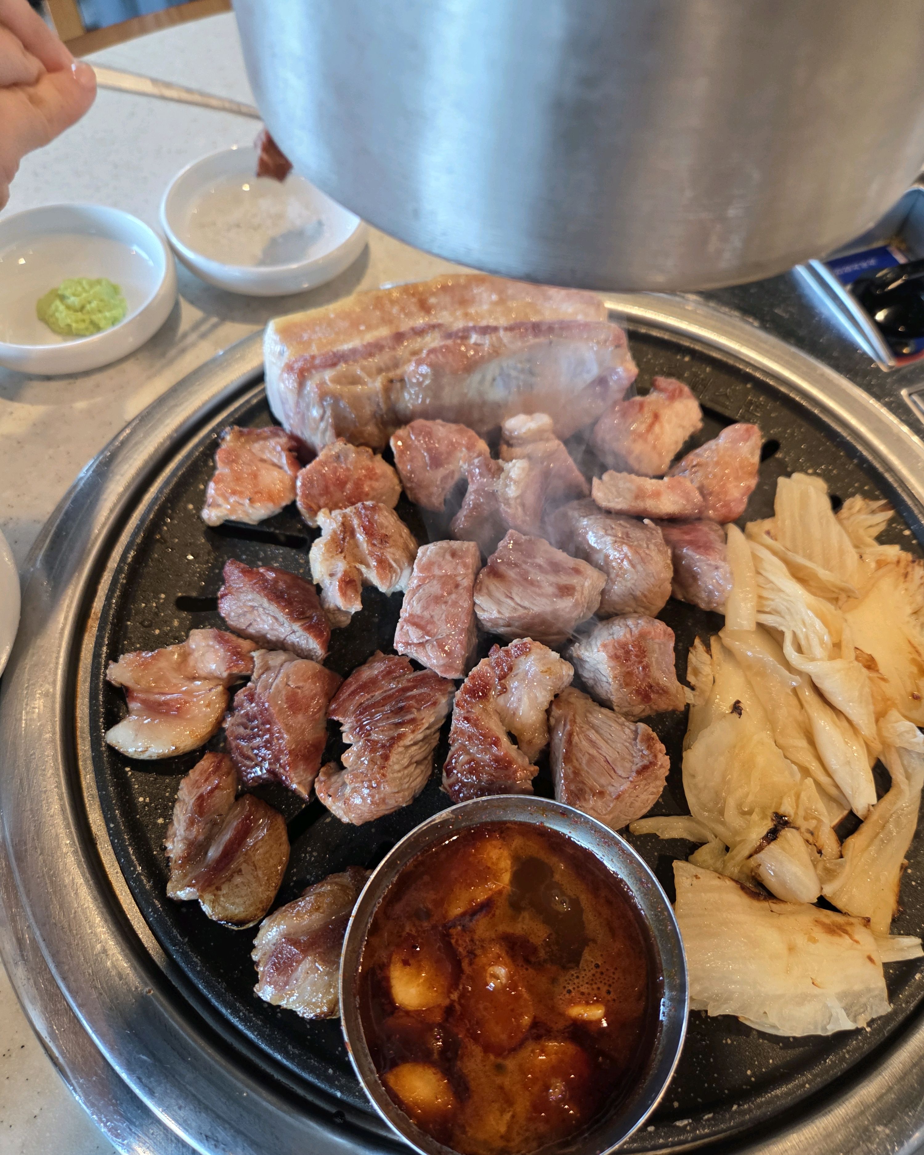 인생 최고의 돼지고기입니다 - 제주 맛집 고이정 애월흑돼지 보리짚불구이