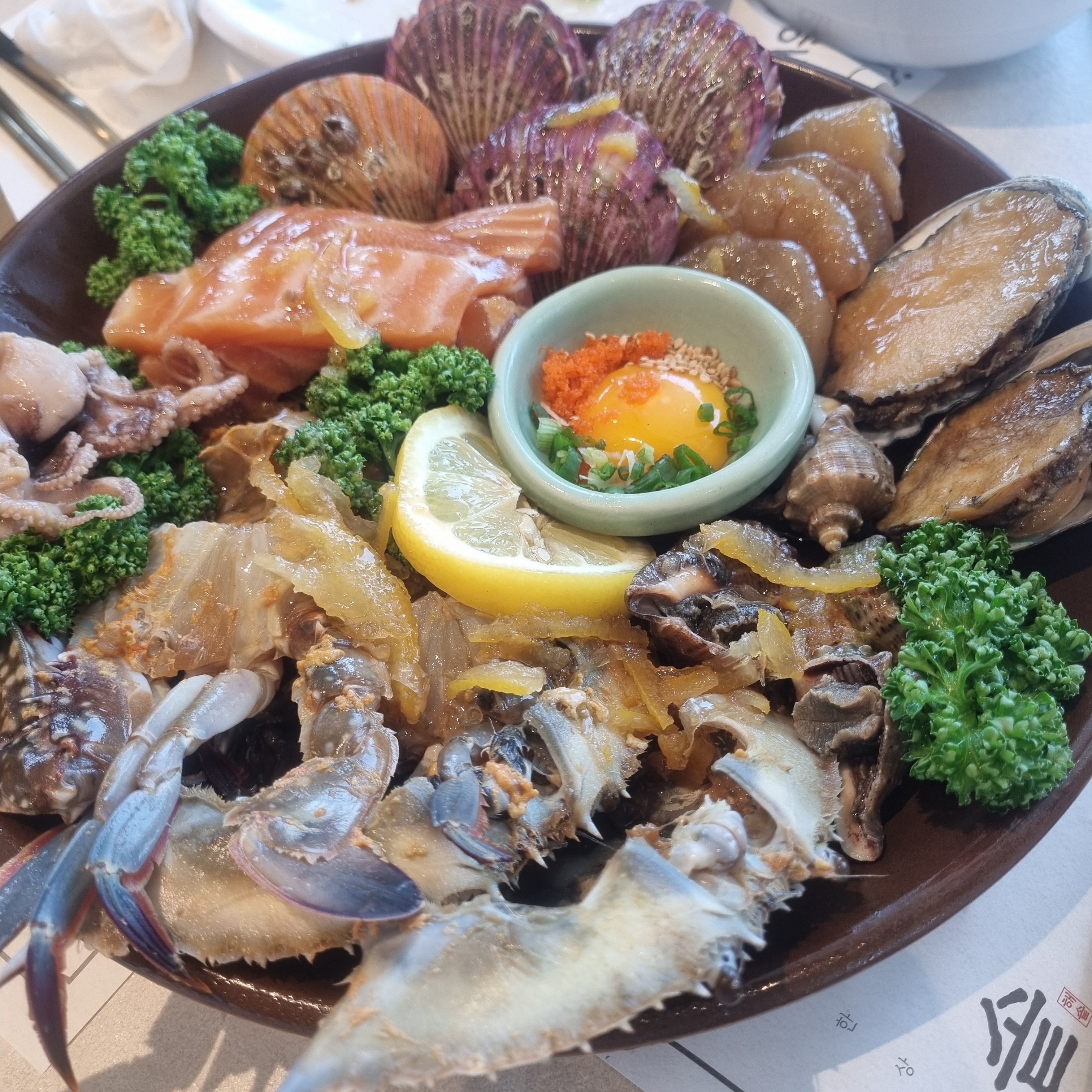 해물장 맛있고 반찬도 정갈하게 나오네요. - 부산명지 해솥 명지본점