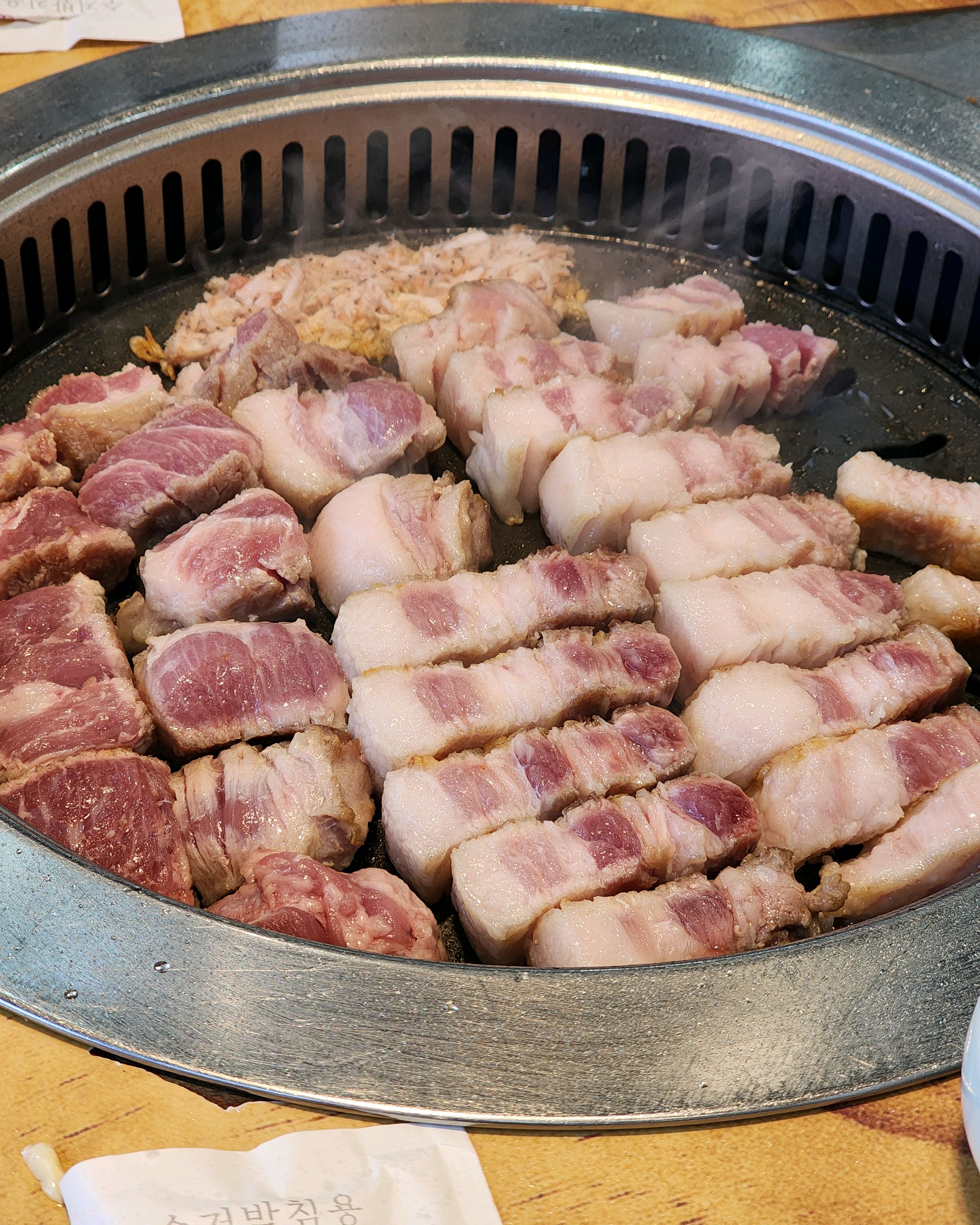 맛찬들은 언제나 옳아요~ 고기가 육즙이 팡팡~ 질도 좋고, 잘구워 주세요~ 점심, 저녁사이