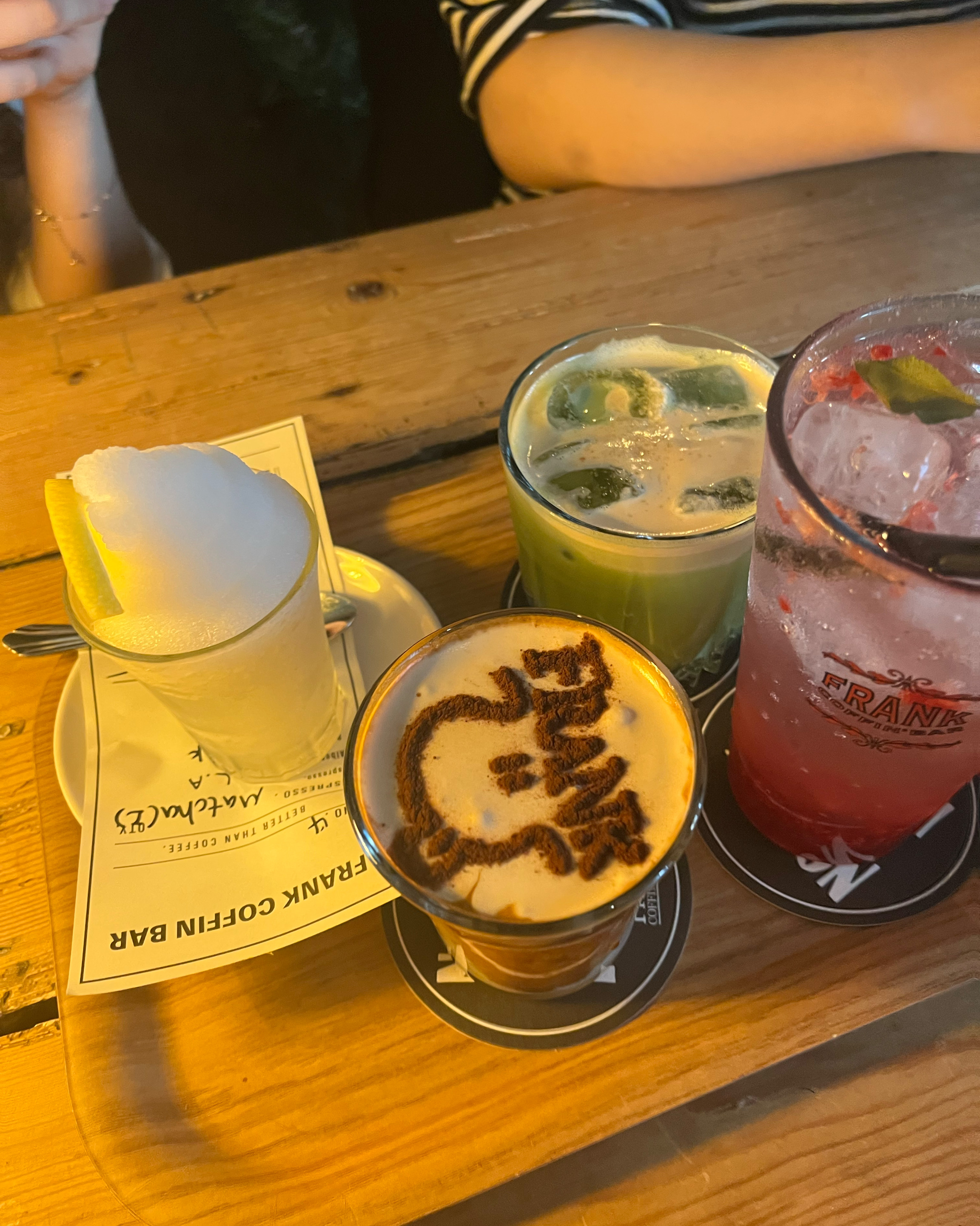 친구들이랑 방문했는데 인테리어가 멋있고 분위기가 좋아요~!! - 대전 맛집 프랭크커핀바 대전둔산점