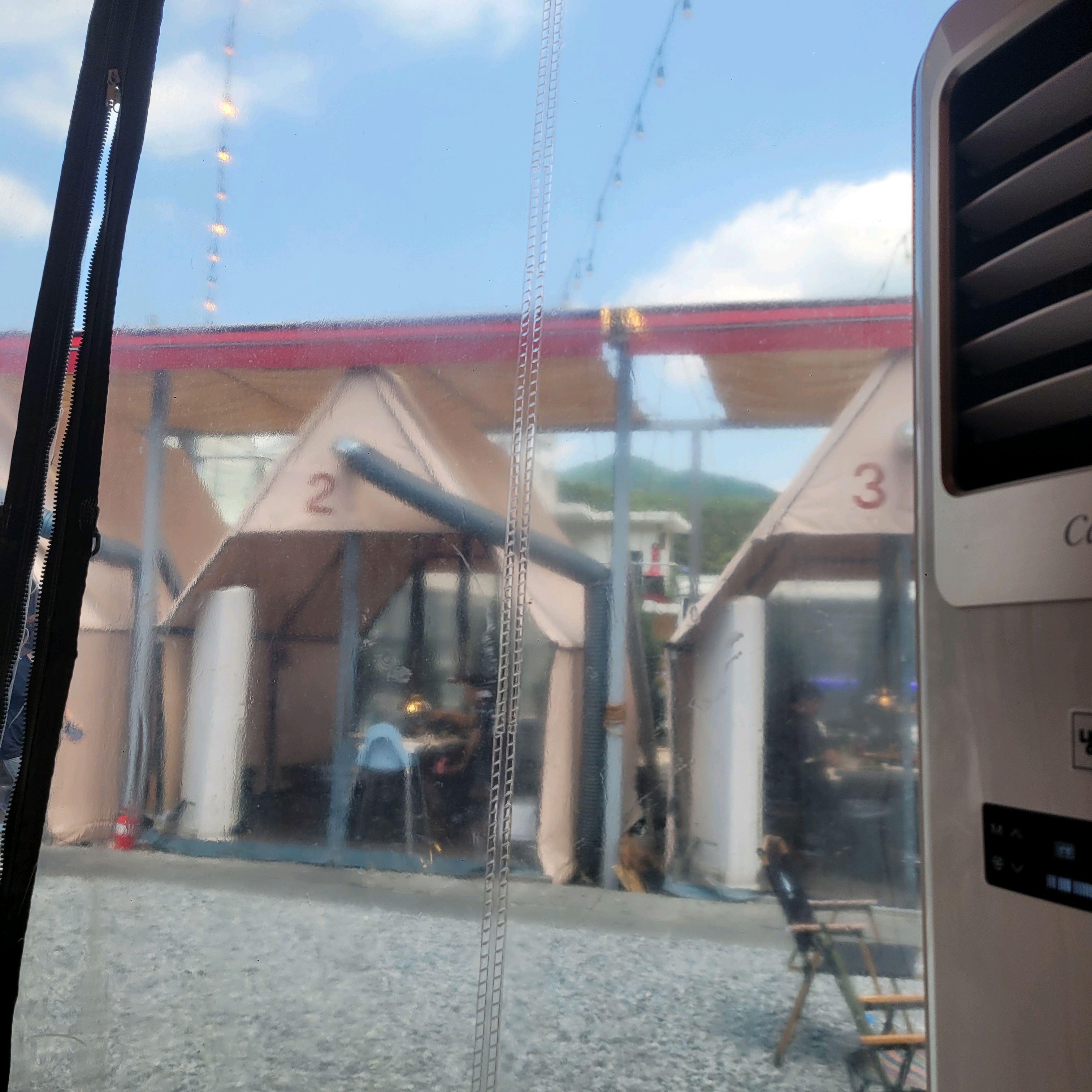 고기도 맛있고 밖에서 먹어도 시원해서 너무 좋아요~ 밥도 볶아서 먹으면 너무 맛있어요! - 대전 맛집 야외바베큐 모닥303