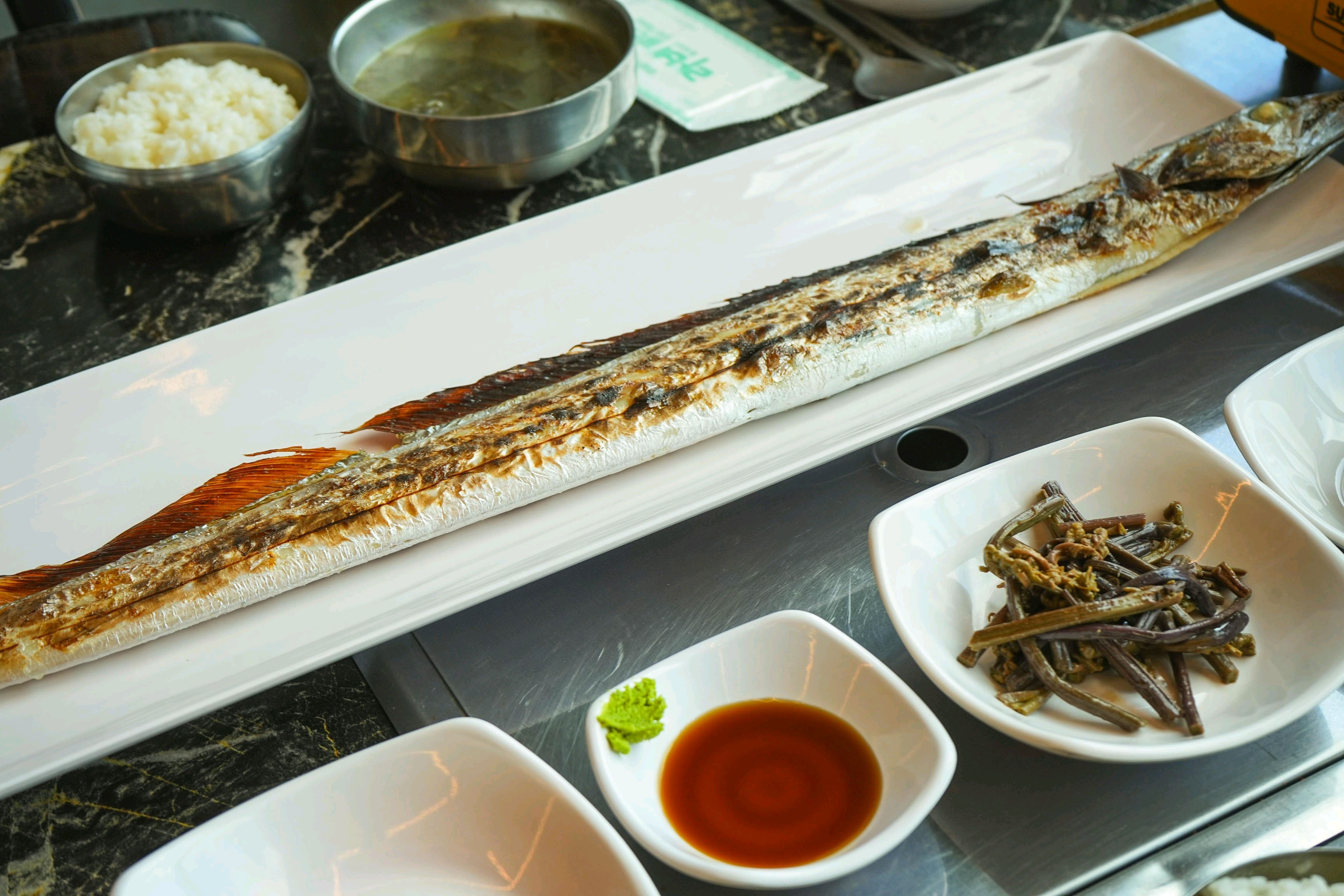 만족스러운 한 끼였어요 갈치조림 먹고 속이 든든해졌어요 양도 푸짐하고 밑반찬도 괜찮았네요 - 제주 맛집 갈치의정석 제주공항점