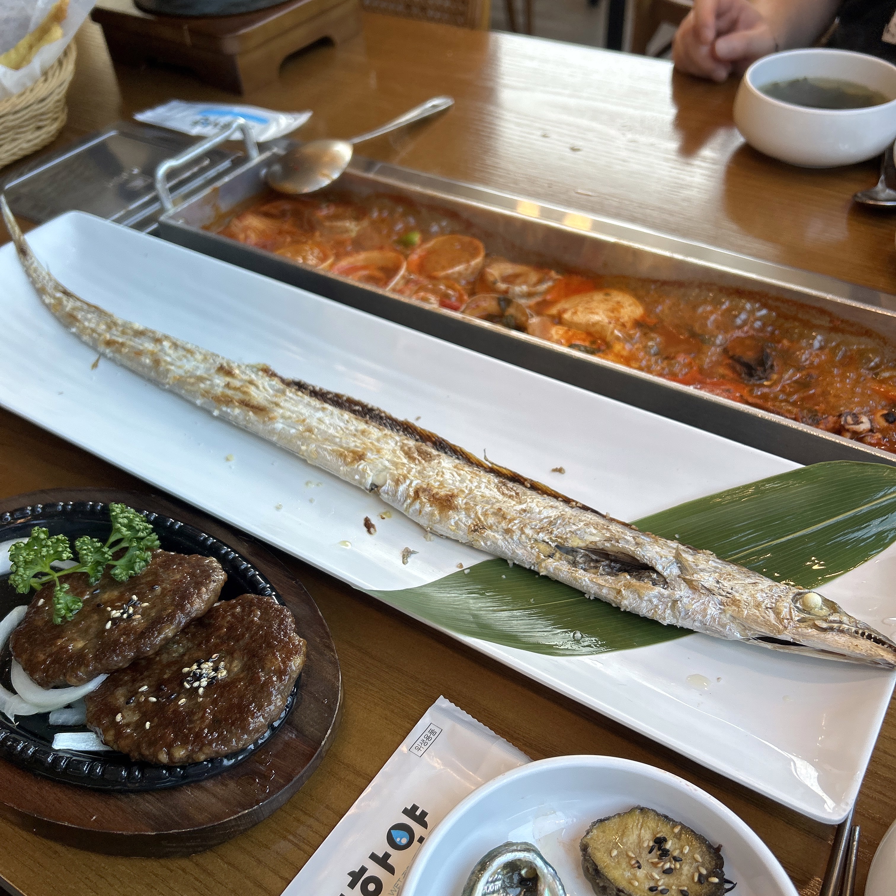 이것저것 여러가지 먹을 수있어서 좋았고 맛도 양도 풍부해서 더 좋았습니다⍨! - 제주 맛집 한라갈치 중문점