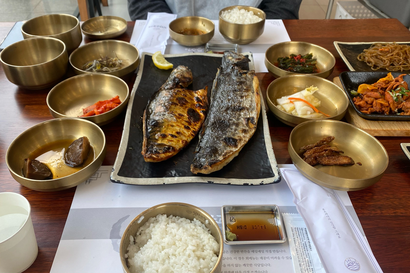 저는 고등어, 삼치먹었는데 생선 크기도 크고 너무 맛있어요!! 화덕구이라서 생선이 촉촉하게