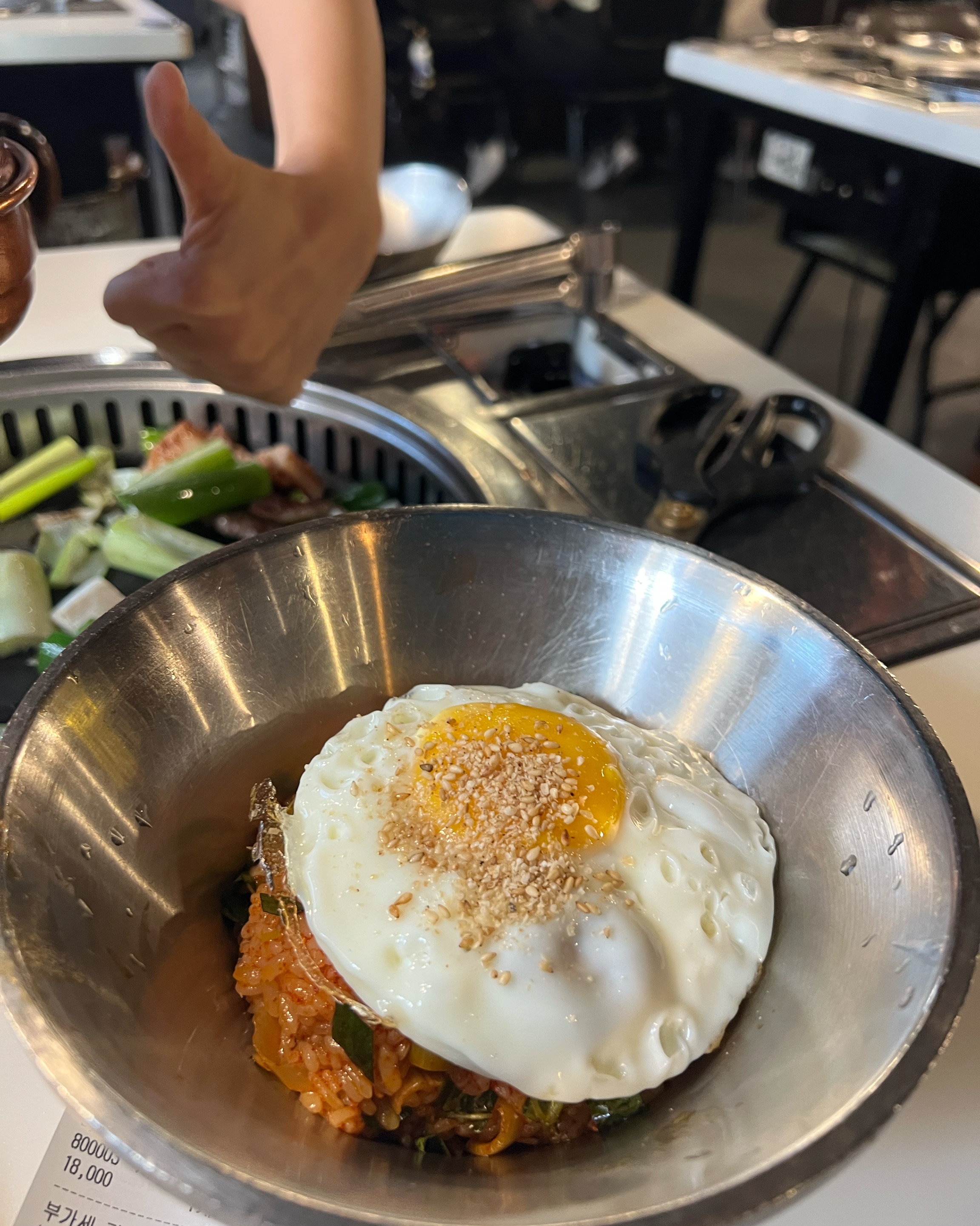 성수 최고 맛집입니다 오랜만에 고기 먹고 싶어서 찾아왔는데 숙성 고기라 그런지 육즙 미쳣습