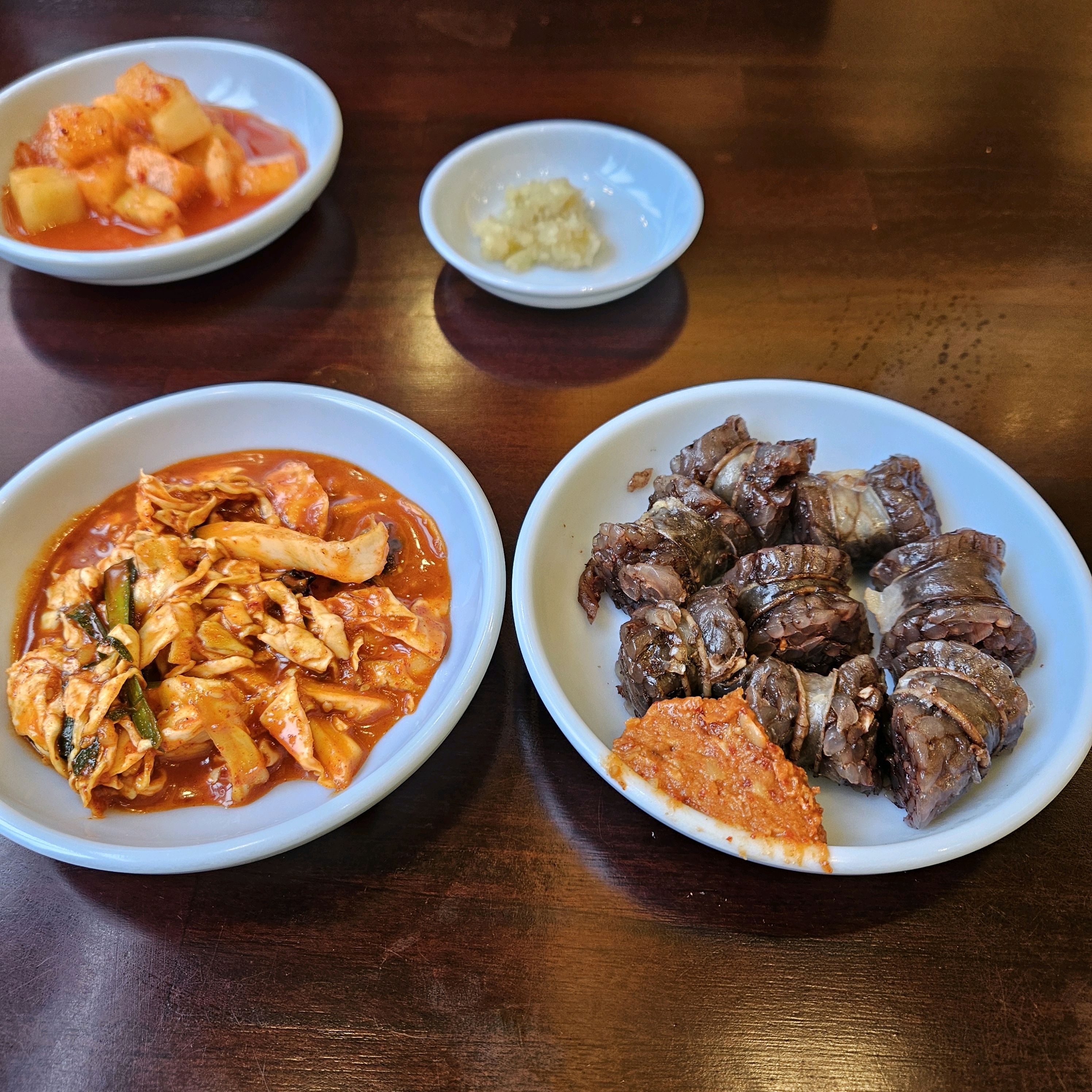 본점은 시간이 안맞아서 못갔고 24시라는 경대점에서 항정국밥먹었어요. - 대구 맛집 산더미 미성돼지국밥 경대점