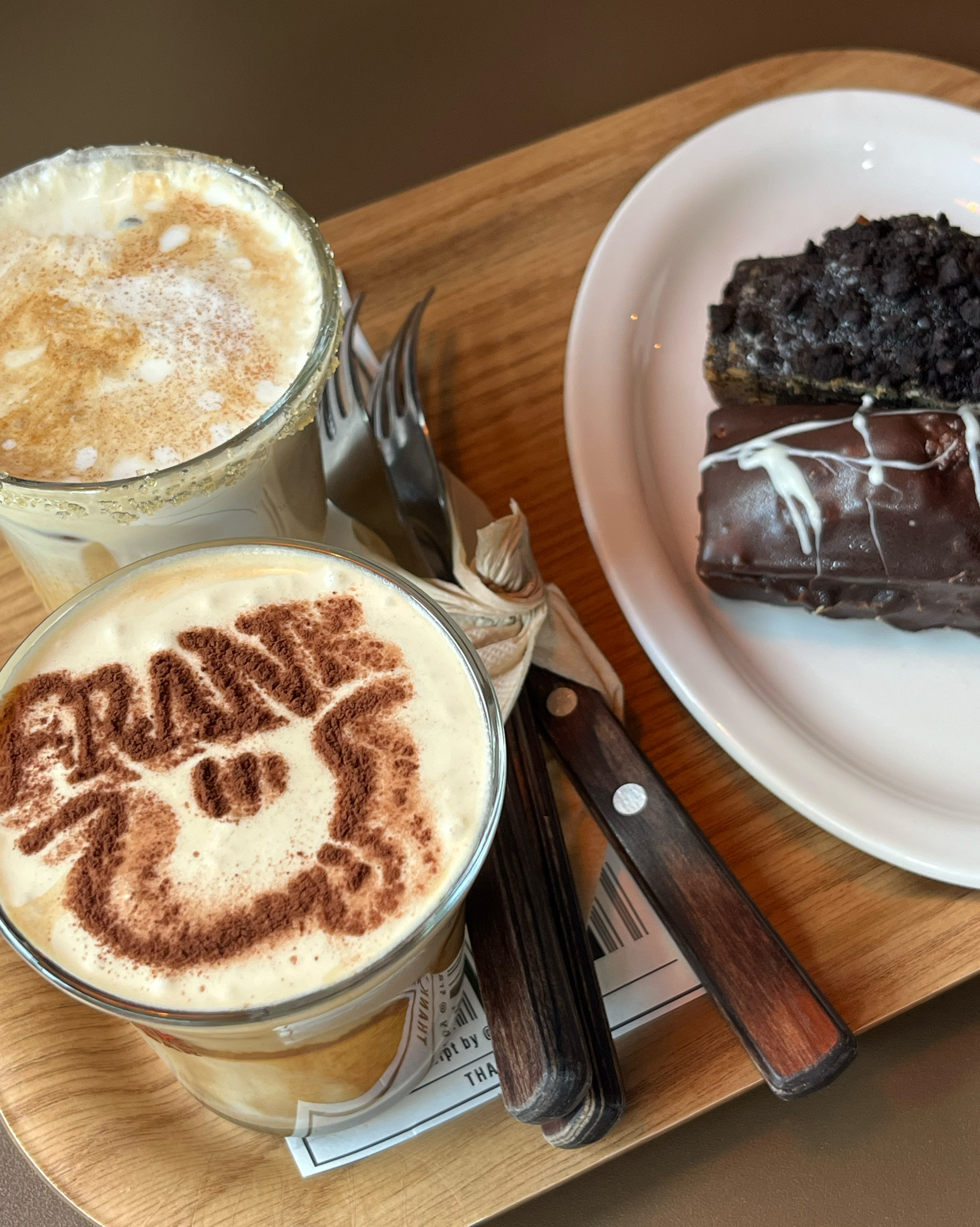 커피도 맛있고 휘낭시에도 너무 맛있어요! 마치 외국에 외있는 느낌이라서 데이트하면서 오기 