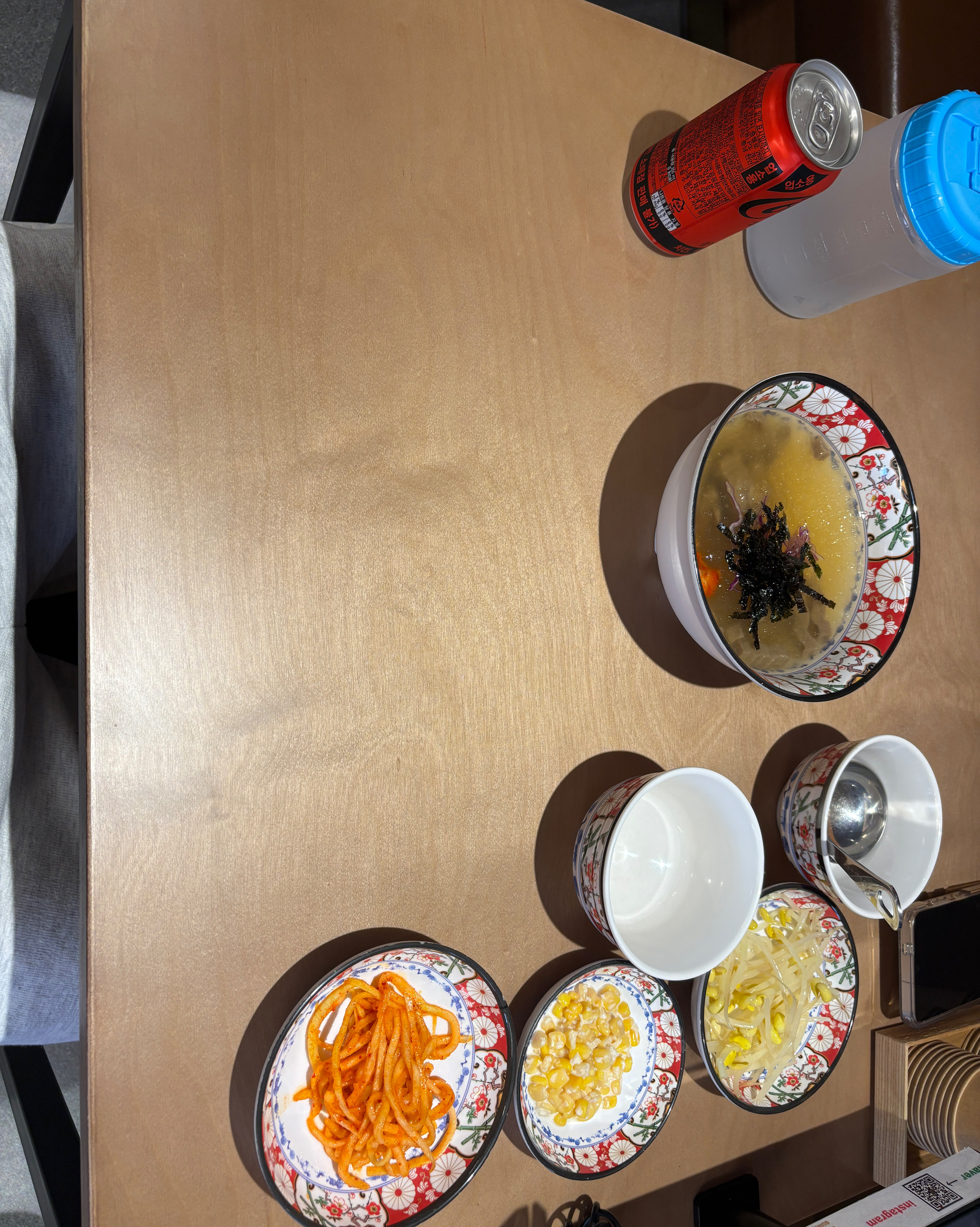 밑반찬도 풍성하고 쭈꾸미랑 고르곤졸라피자도 맛있네요! - 대구 맛집 강릉참주꾸미