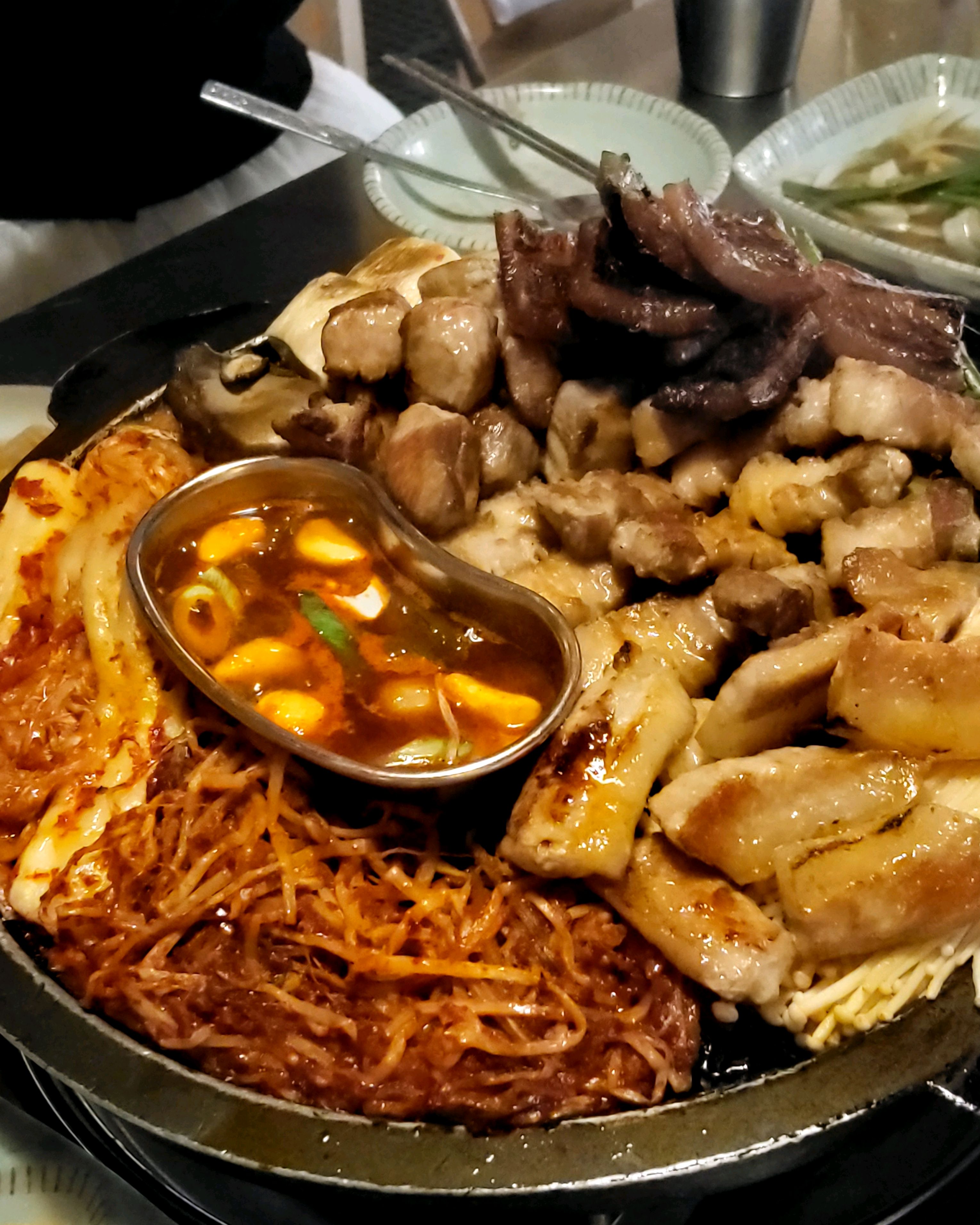 고기도 맛있고 양념도 맛있어서 좋았어요 특히 돼지껍데기랑 김치 너무 맛있었어옹~~!! 잘 