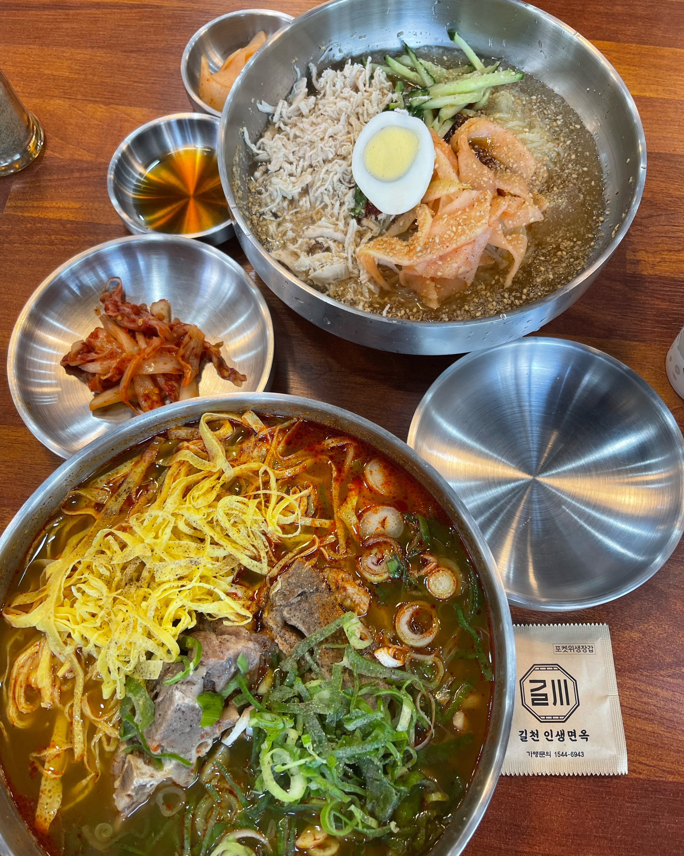 지인의 소개로 뼈찜을 배달로만 시켜먹다가 집적 매장을 방문하였습니다 방문해서 먹으니 맛도 
