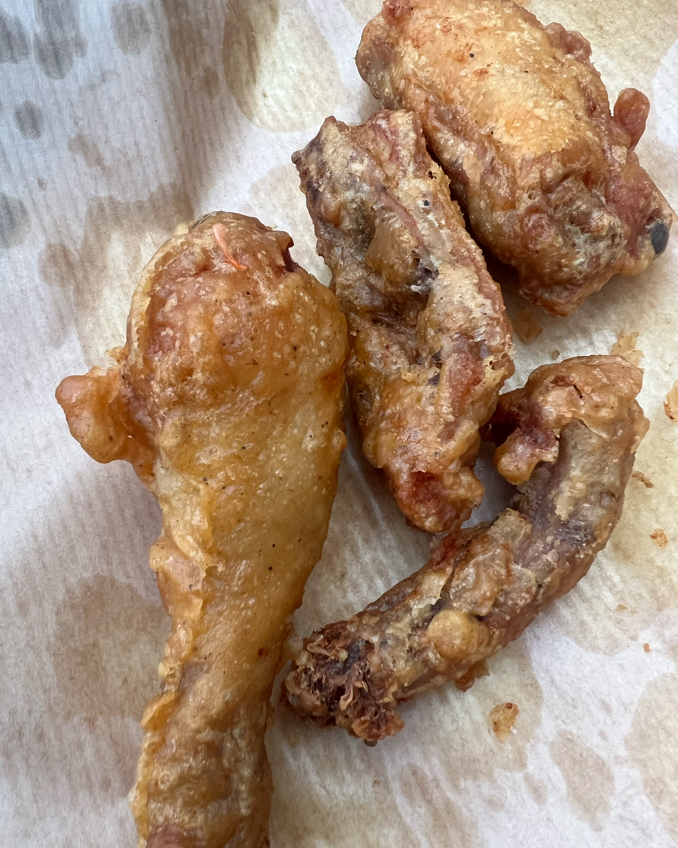 너무 맛있어서 찍기전에 다먹을정도예요~!! 후라이드 추천입니다~👍소주는 오뎅탕 맥주시키면