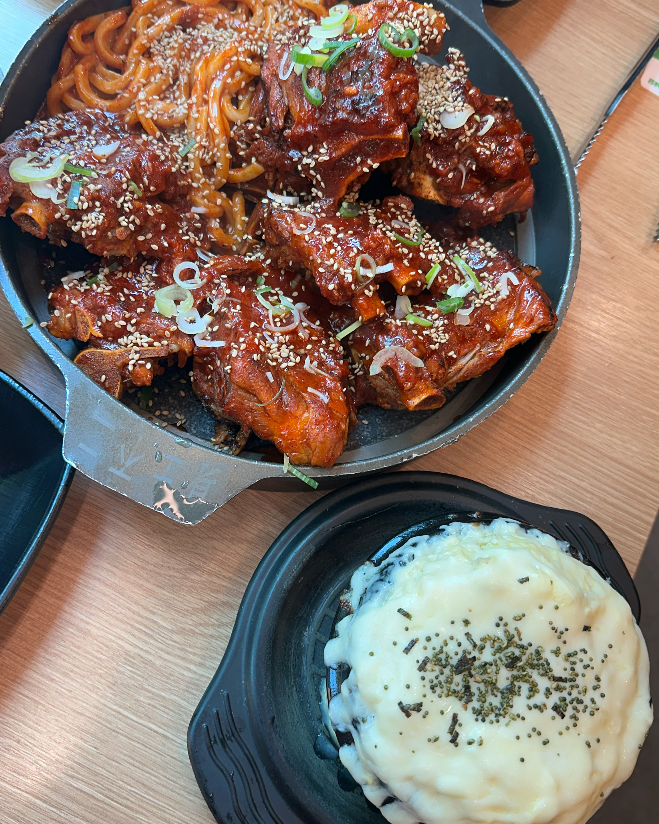 매운거 좋아하는데도 중간맛 매콤하니 딱 좋아요 - 대전 맛집 조프로뼈구이 관평점