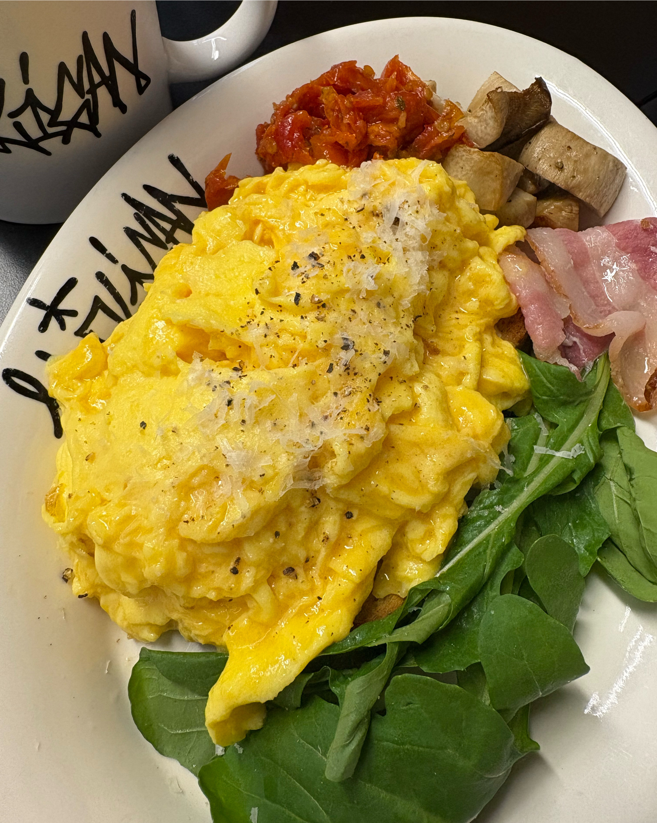 홍대에 이런 브런치 카페 있는줄 몰랐는데 너무 좋아요!! 인테리어도 힙하고 직원분들도 친절