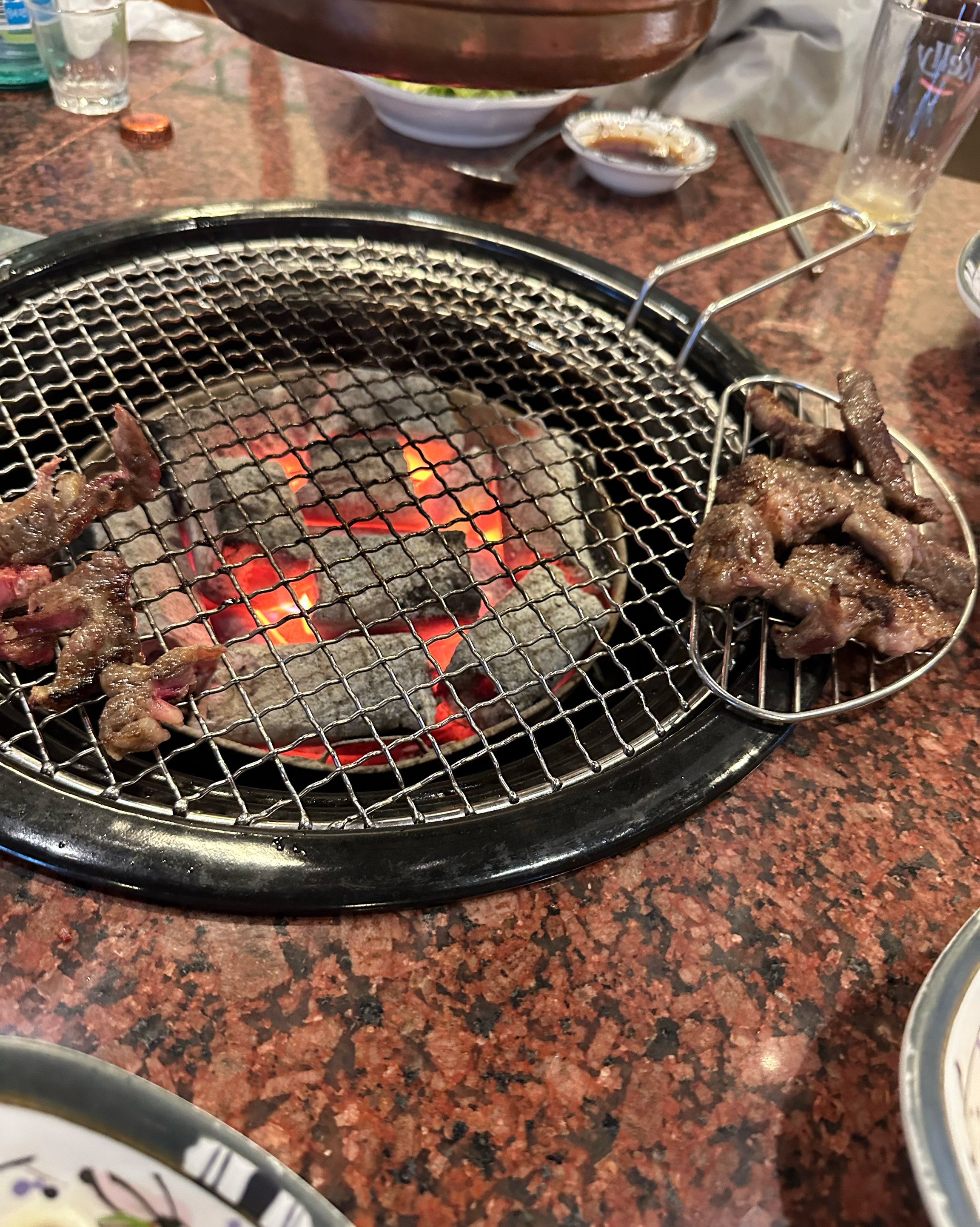 자유부부하고 나왔는데 맛있어서 행복하네요 - 대구 맛집 우복금 생갈비 대구 본점