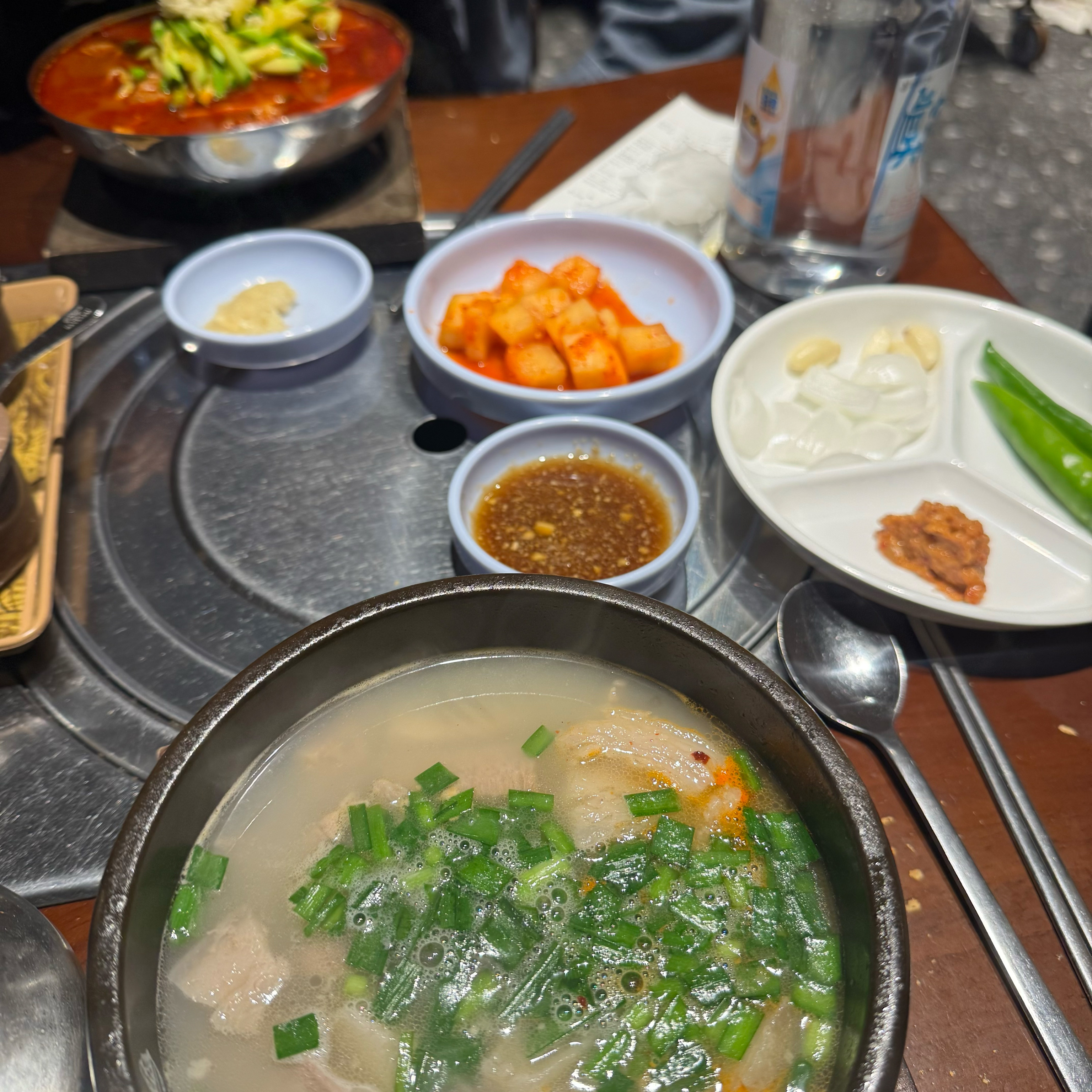 너무 맛있어서 이틀전에 처음 와보고 오늘 또 왔어요..! - 대구 맛집 산더미 미성돼지국밥