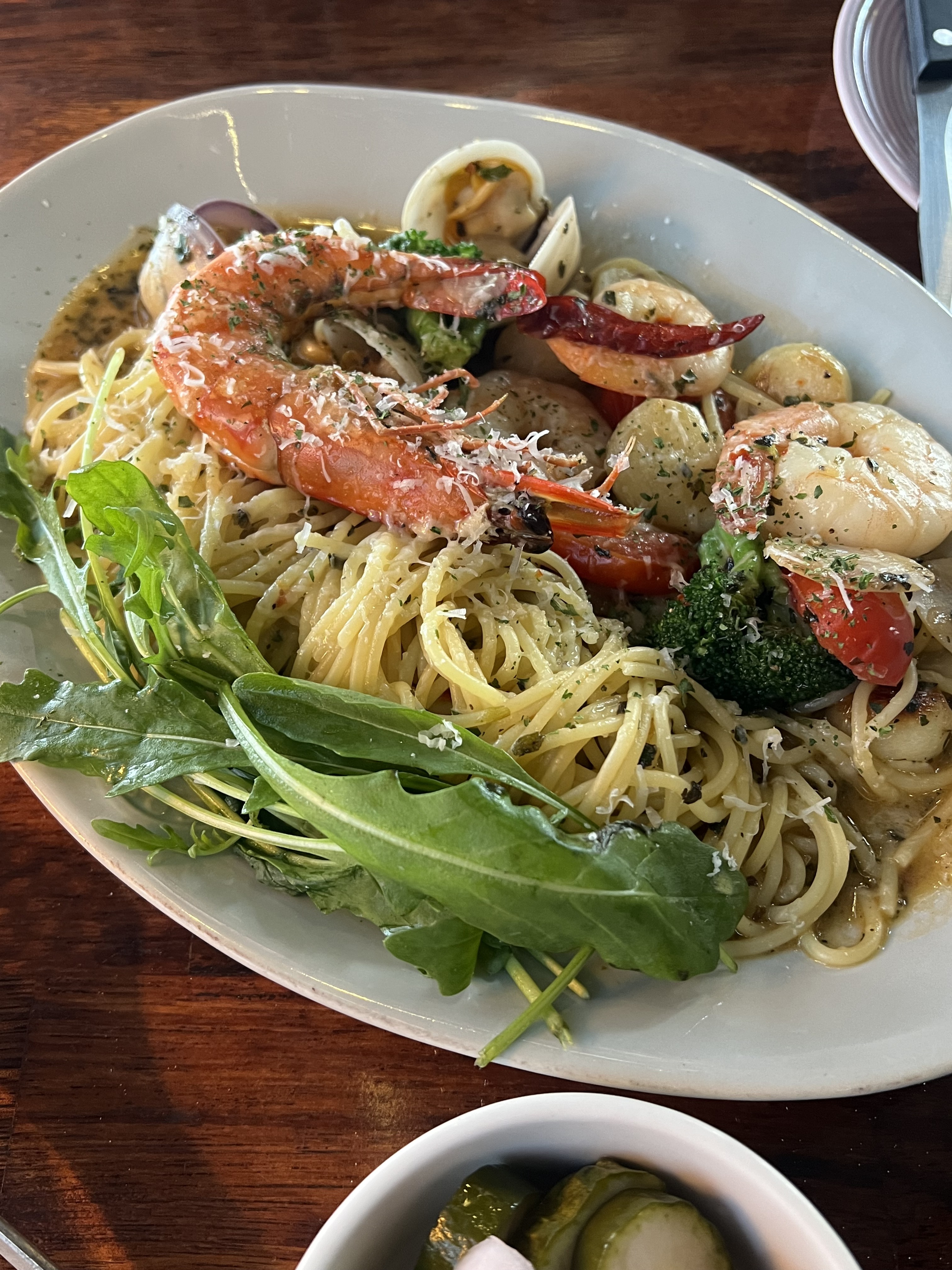 브런치 먹으러 잠깐 들렀어요 ! 외관부터 엄청 분위기 있는 레스토랑이고 내부도 인테리어가 