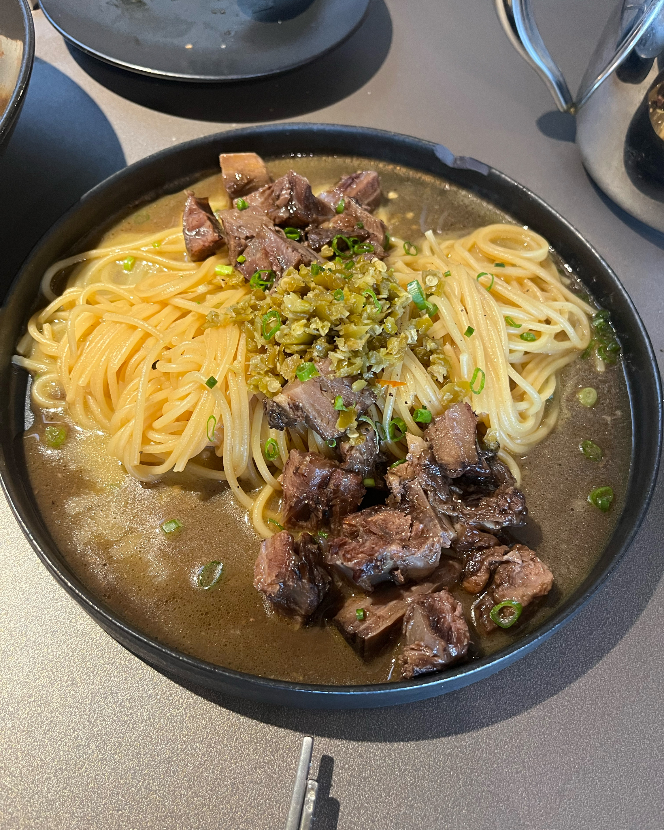 식당 인테리어도 깔끔하고 음식도 맛있었어요! - 성수 맛집 이태리국시 성수