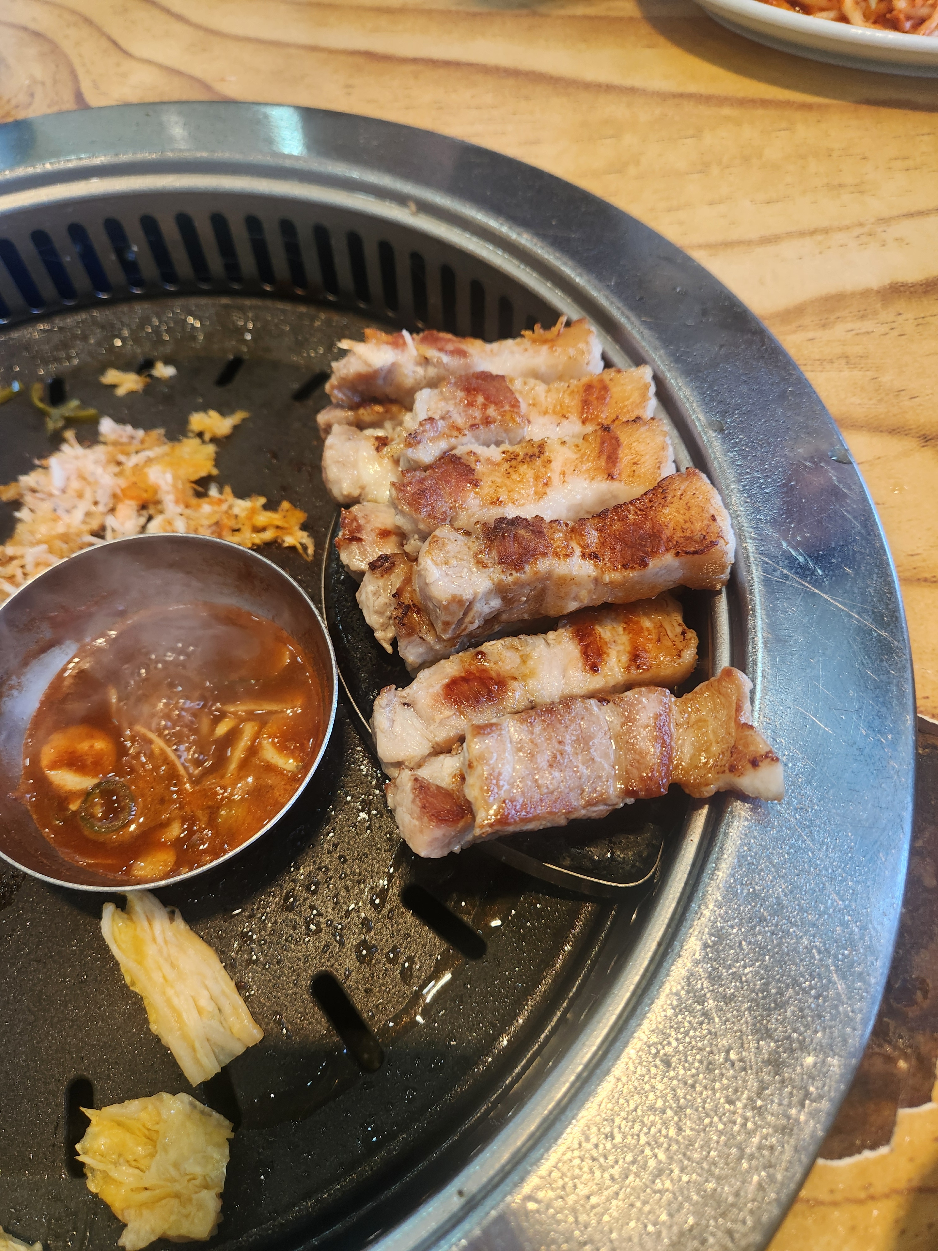 고기 구워주셔서 먹기도 편하고 매장내 모든 분들이 친절하세요 재방문 의사 있습니다~ - 대전 맛집 맛찬들왕소금구이 갈마점