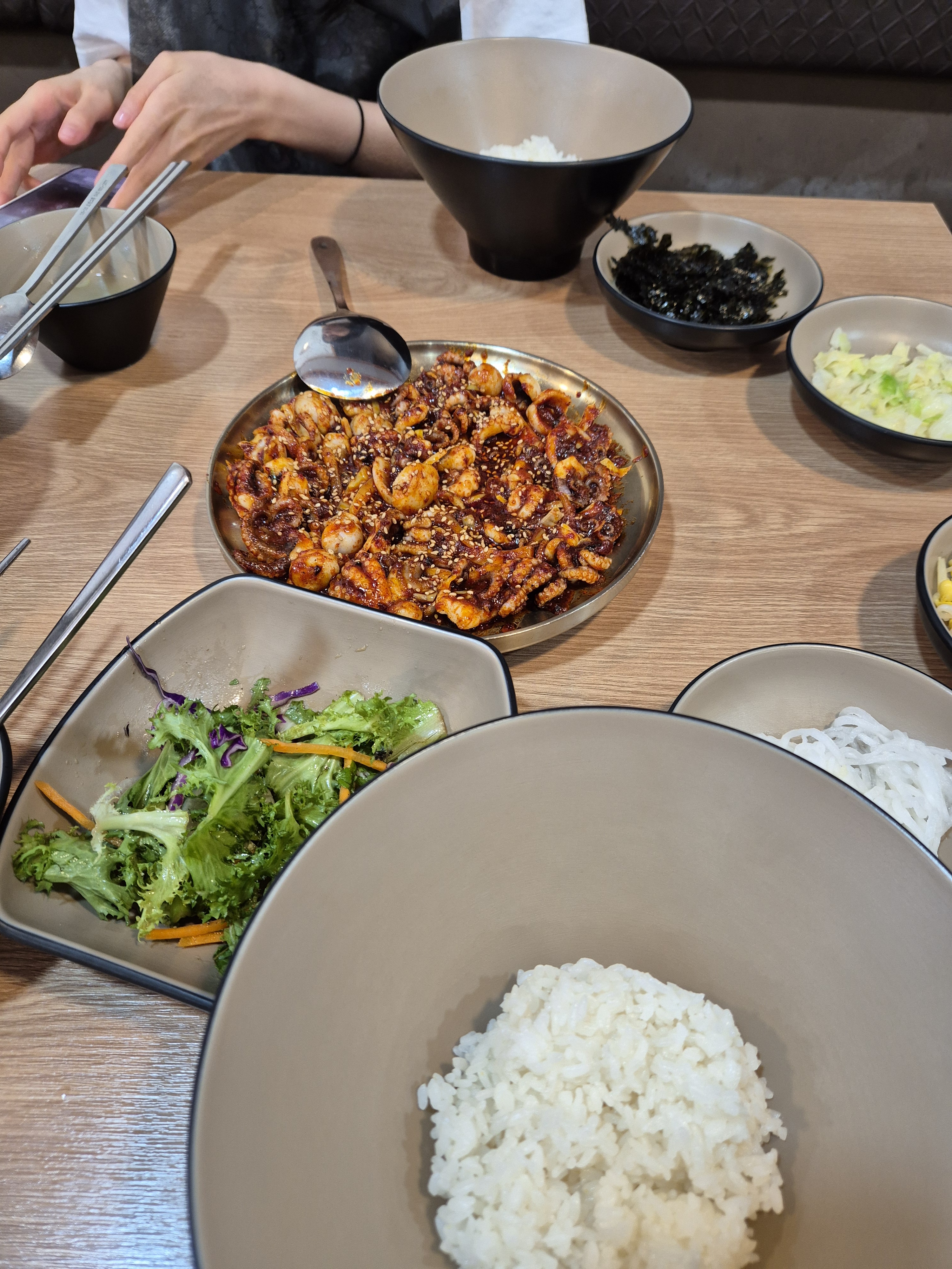 맛있어요 식당이 청결하고 다들 친절하세요 - 대전 맛집 손의손 본점