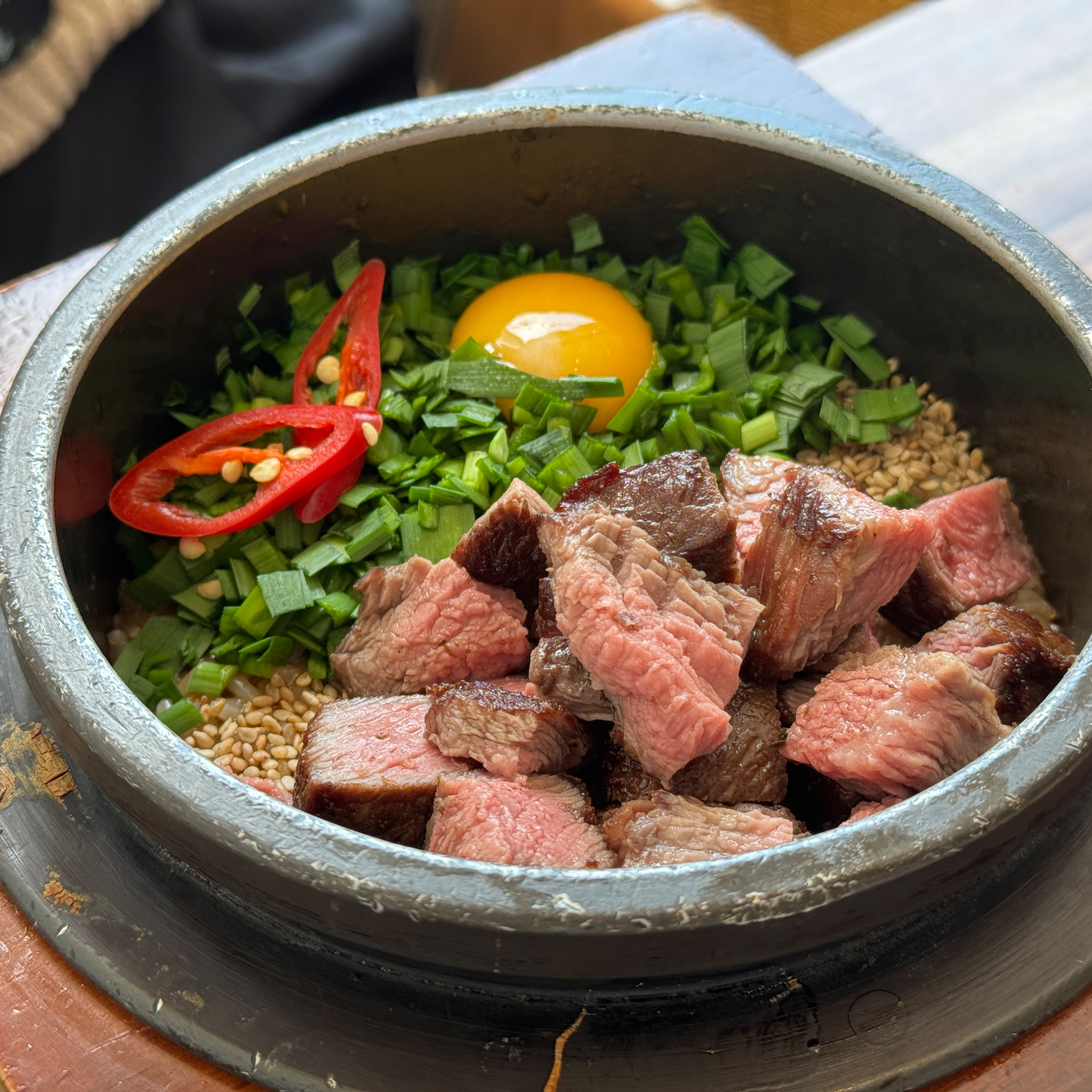 간혹가다 보이는 혹평이 있어서 살짝 망설여졌는데 맛있게 잘 먹고 나왔어요. 밑반찬도 맛있었