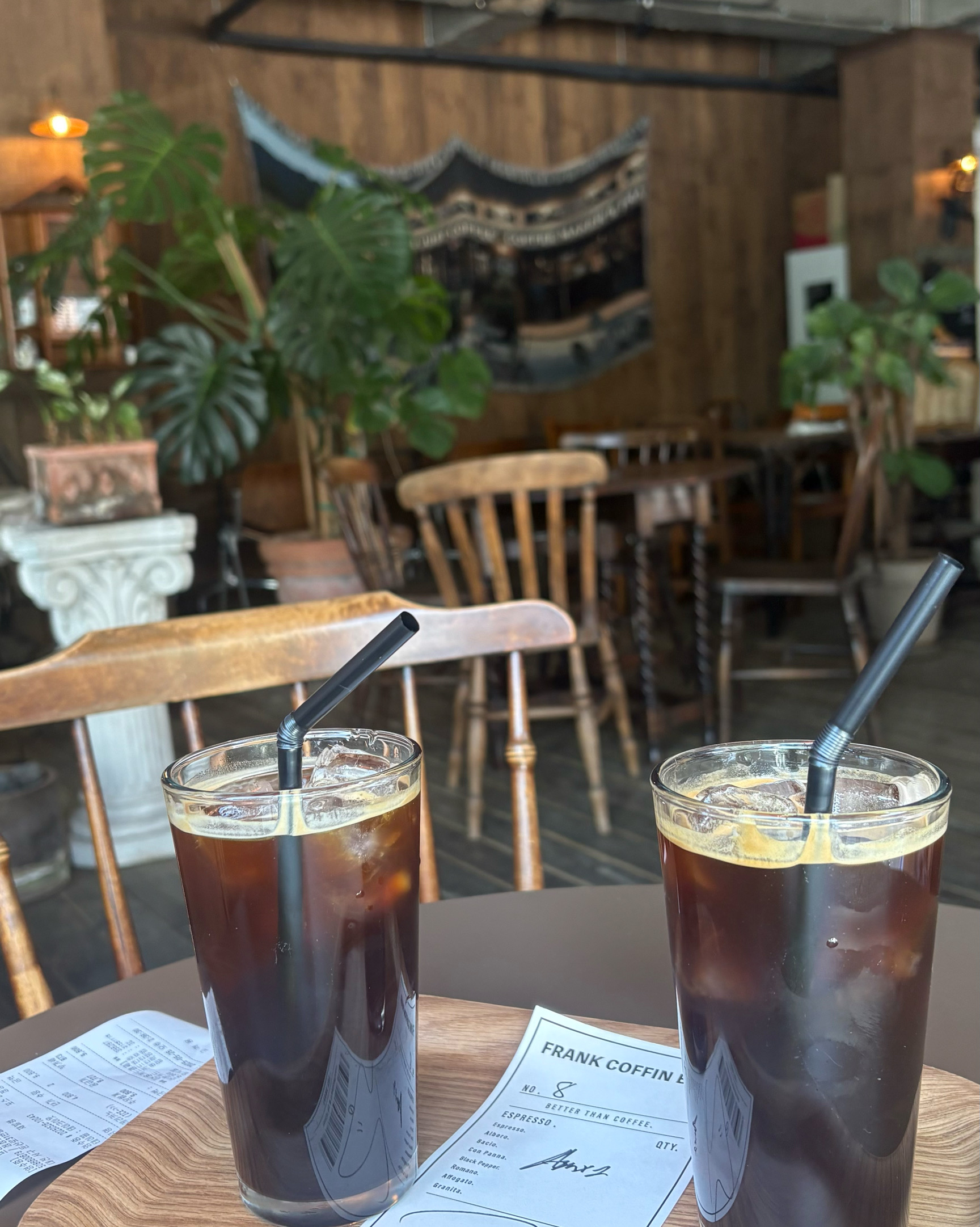 둔산에 힙한 커피숍.ᐟ 분위기가 너무 좋아요 - 대전 맛집 프랭크커핀바 대전둔산점