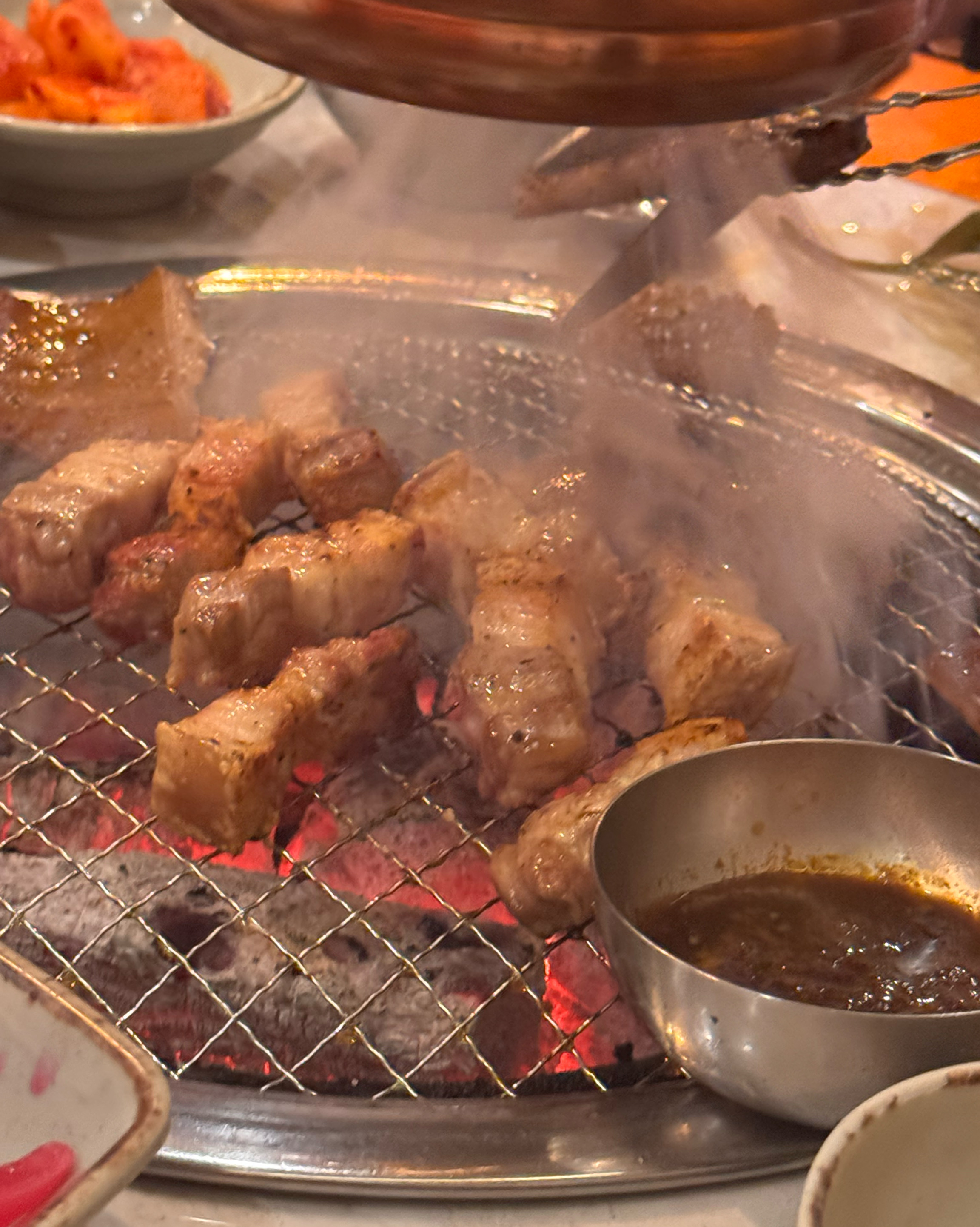가족들끼리 고기먹으러 왔는데 맛있어요!! 된장찌개랑 아사도 삼겹 추천추천 합니당 - 성수 맛집 뚝딱 성수점