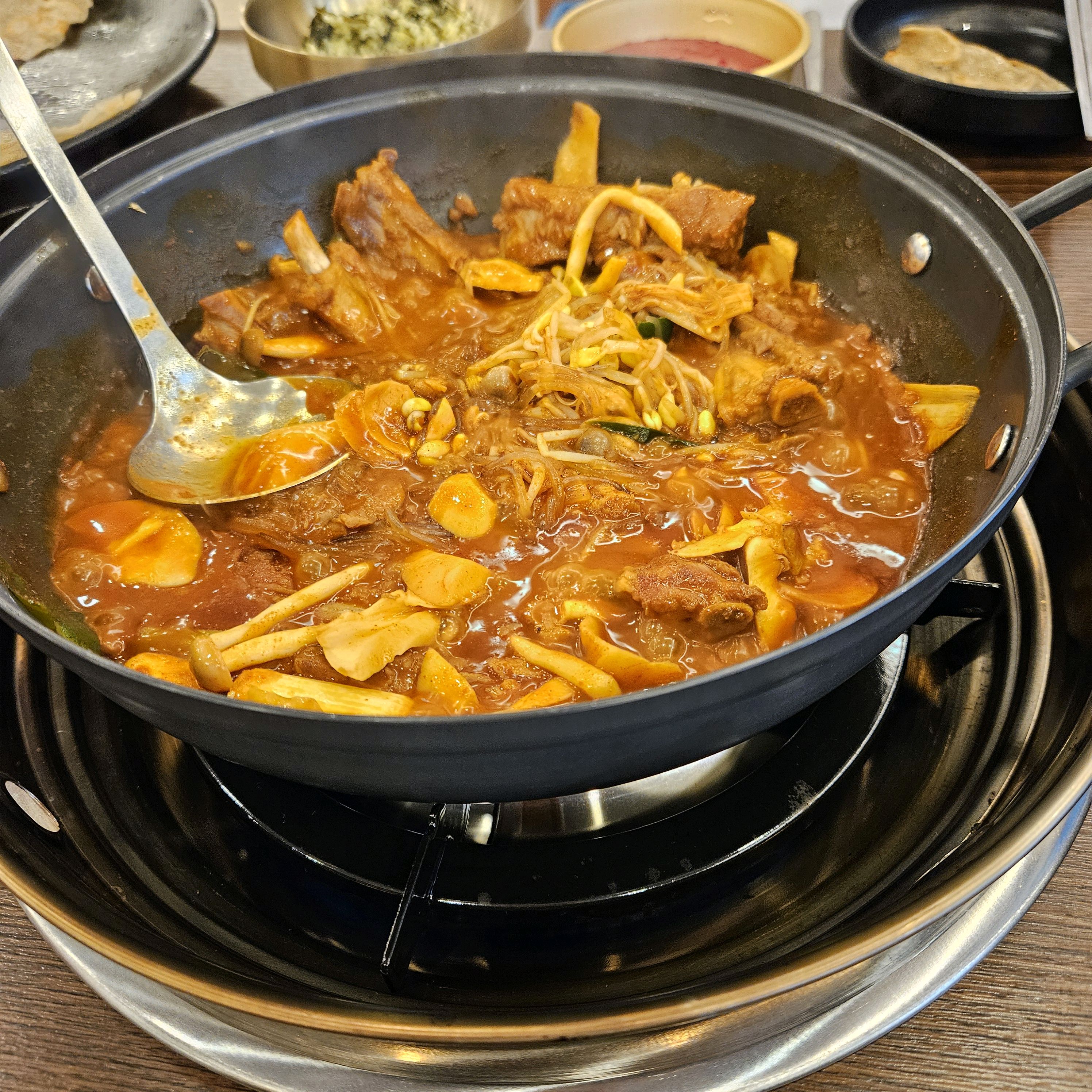 대구본점에서 먹은 친구 추천으로 갔는데 정말 맛있게 먹었어요! 직원분들도 친절하시고 조리를