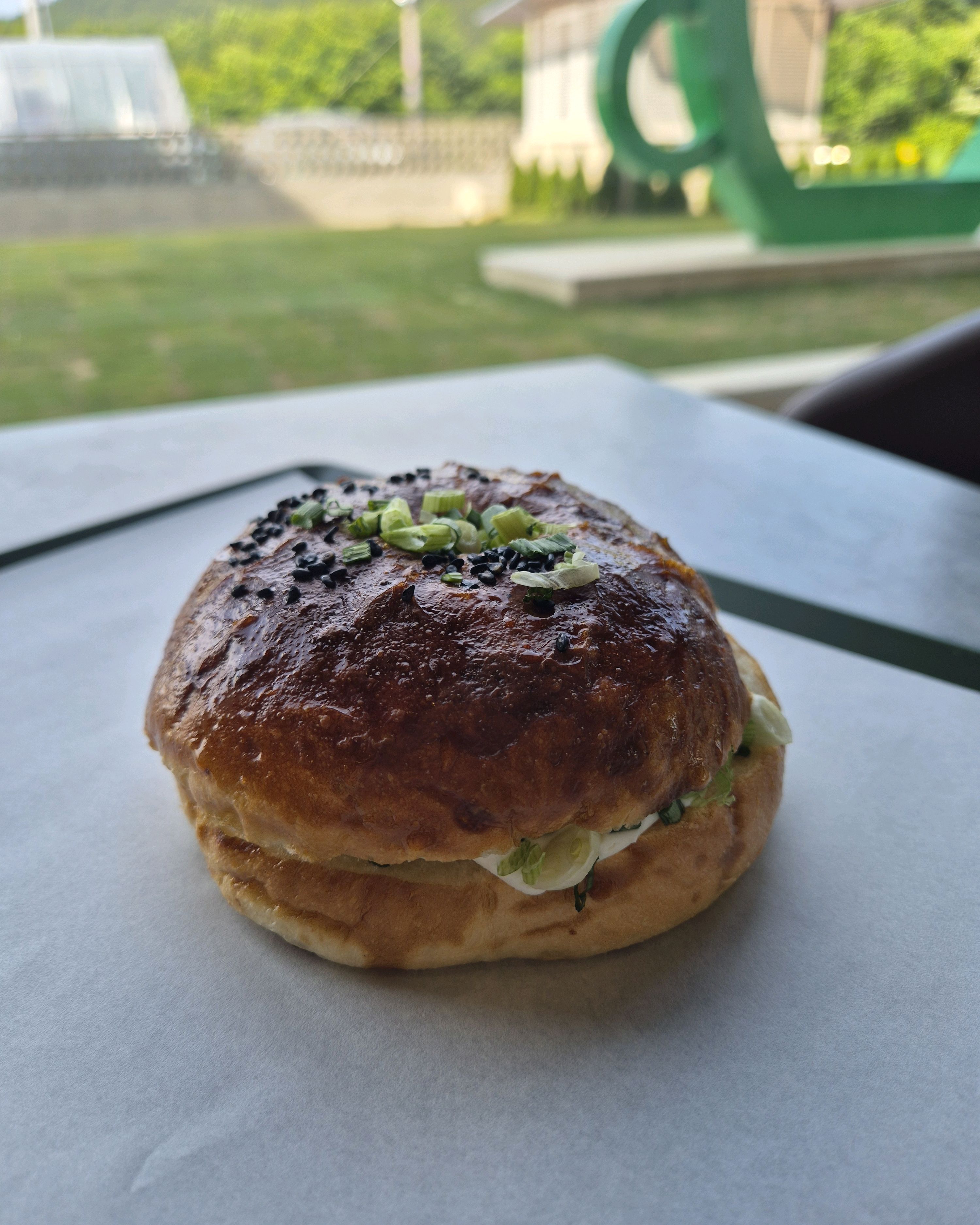 넓고 쾌적해요. 무엇보다 디저트랑 음료가 맛있네요ㅎㅎㅎ 자주 옵니다 - 대전 맛집 cafe N&D