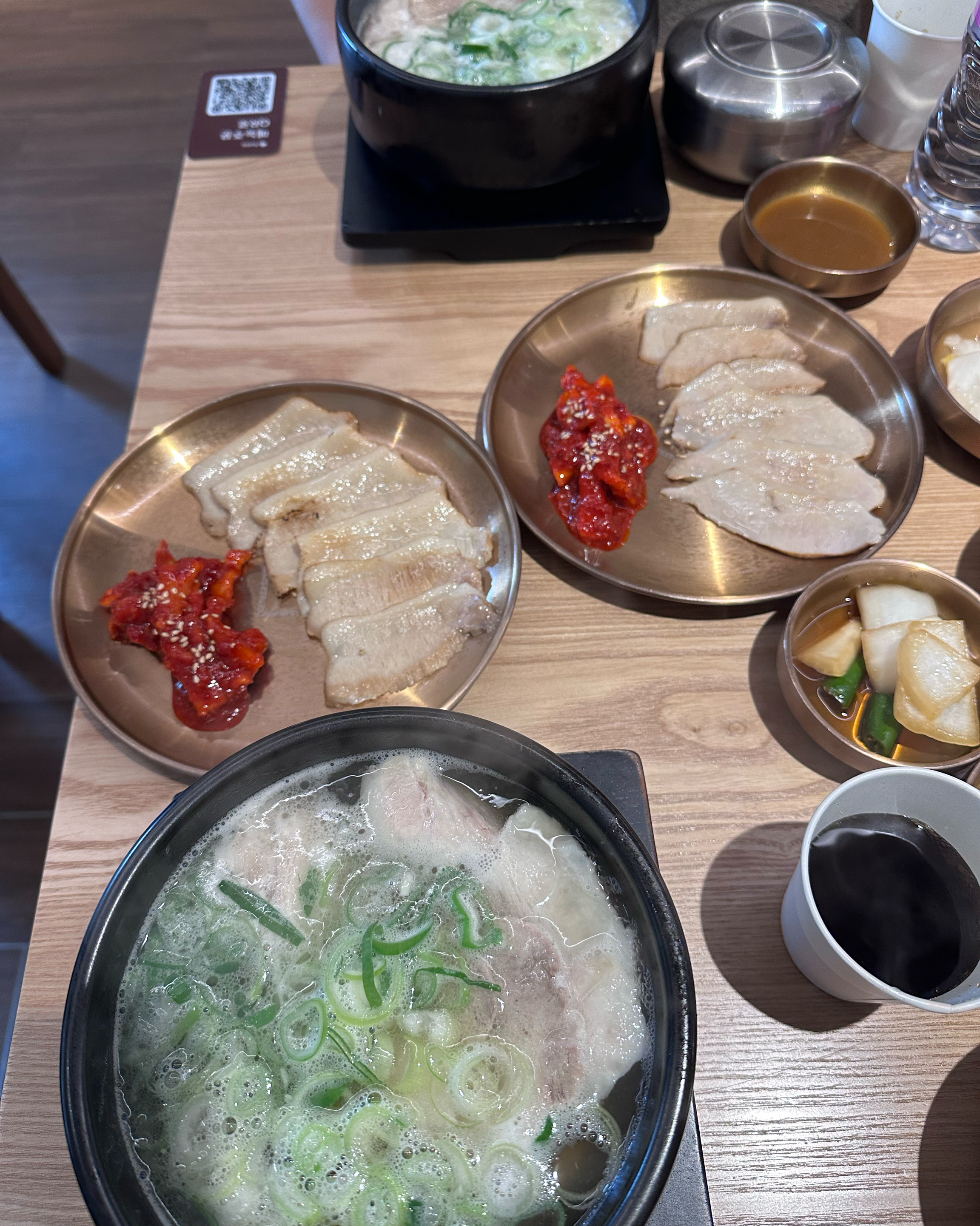 직원들이 너무 친절하십니다 음식도 깔끔하고 넘 맛있어요 매장도 청결하네요 다음에 또 방문할