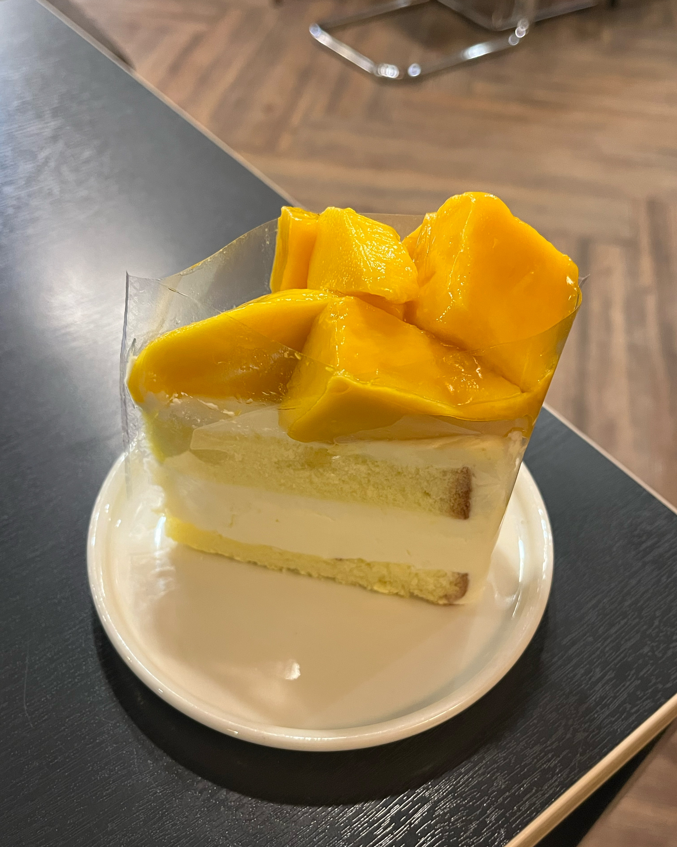 여름이라 망고가 많이 땡겨서 망고밀크로 먹었어요! - 대전 맛집 땡큐베리머치