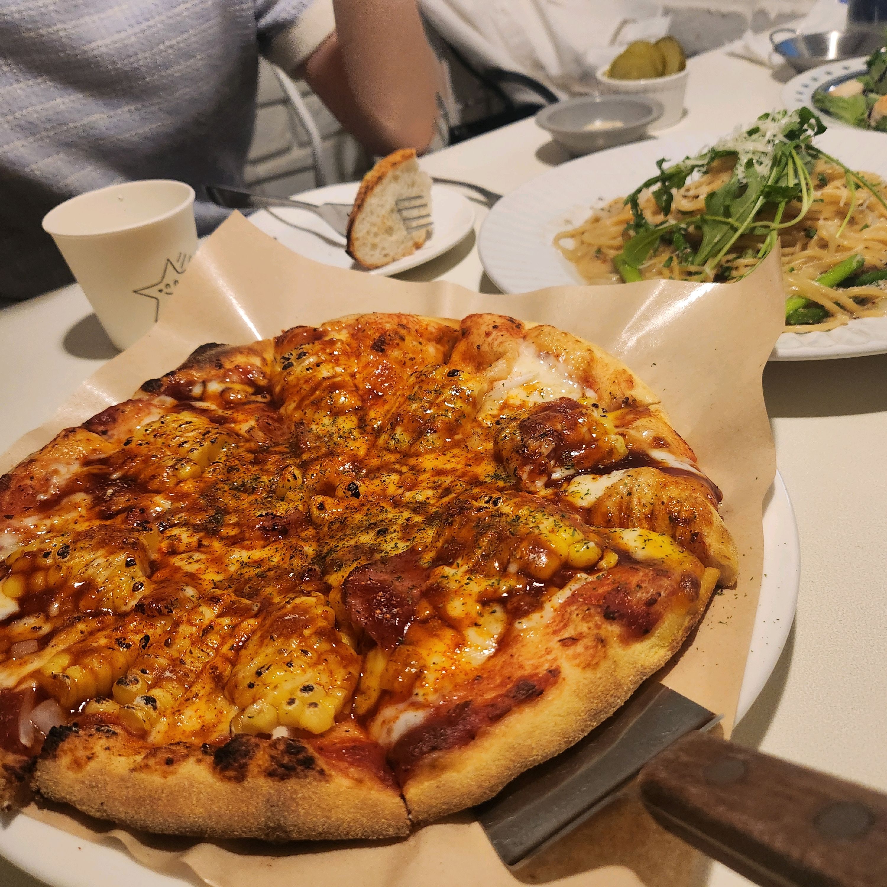 명란오일파스타 생각보다도 넘넘넘넘 맛있었어서 강추예요ㅎㅎ 글구 옥수수도 맛있는데 좀 매워여