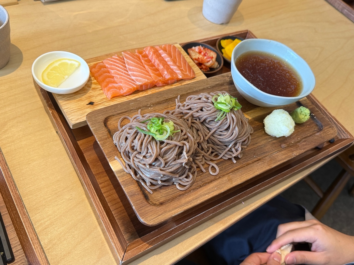 갈마동 맛집으로 유명한 일관 드디어 가봤네요. 연어가 확실히 신선하고 정말 맛있습니다!!