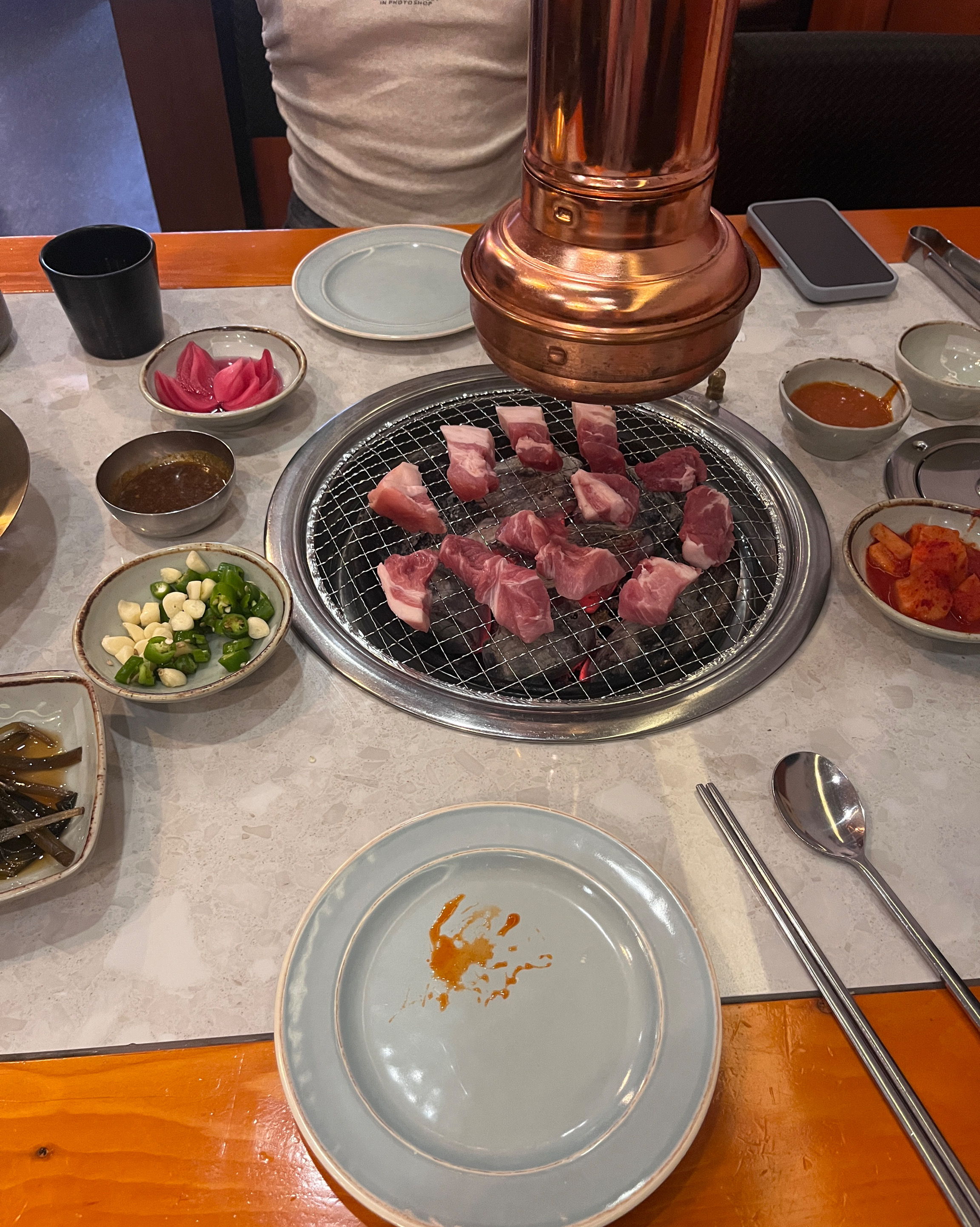 엄청 맛잇어서 깜짝 놀랏네여 리뷰 이벤트도 후하고… 명이나물도 사이드로 주는게 진짜 개꿀이