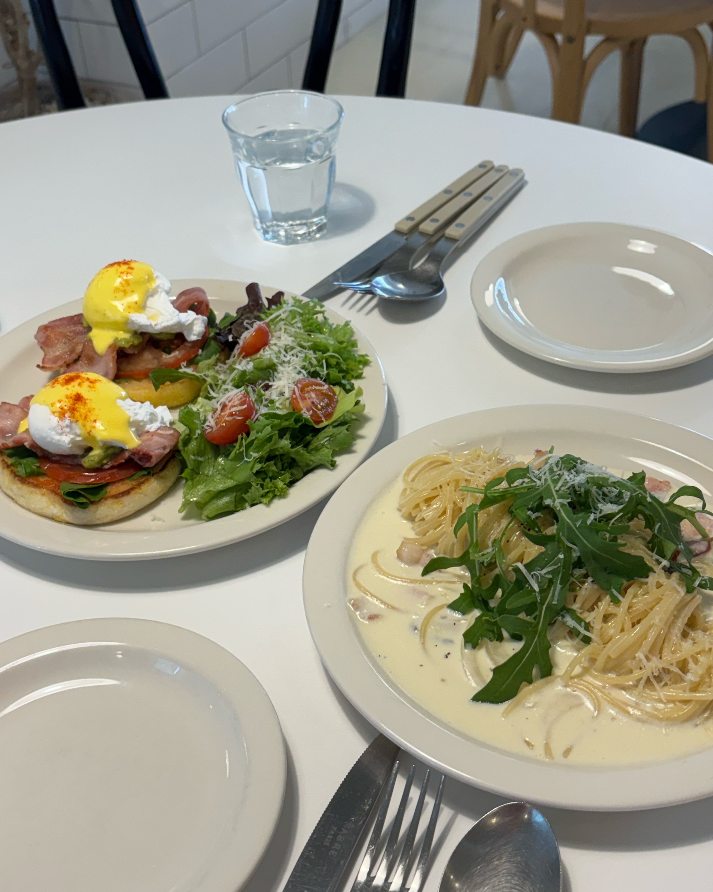 인테리어가 예브고 사진이 잘 나올 거 같아요 - 대전 맛집 무글