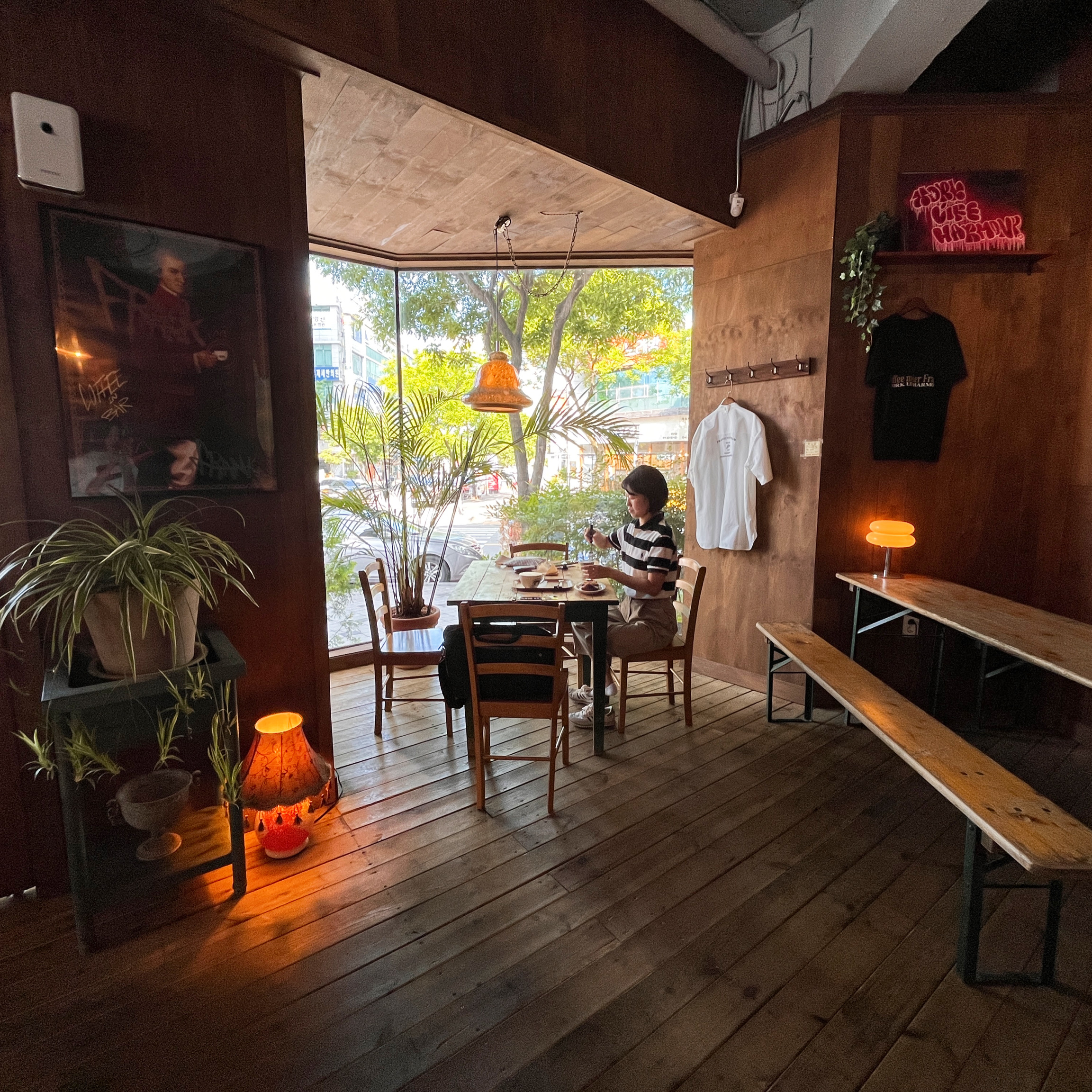 분위기가 따듯해요 - 대전 맛집 프랭크커핀바 대전둔산점