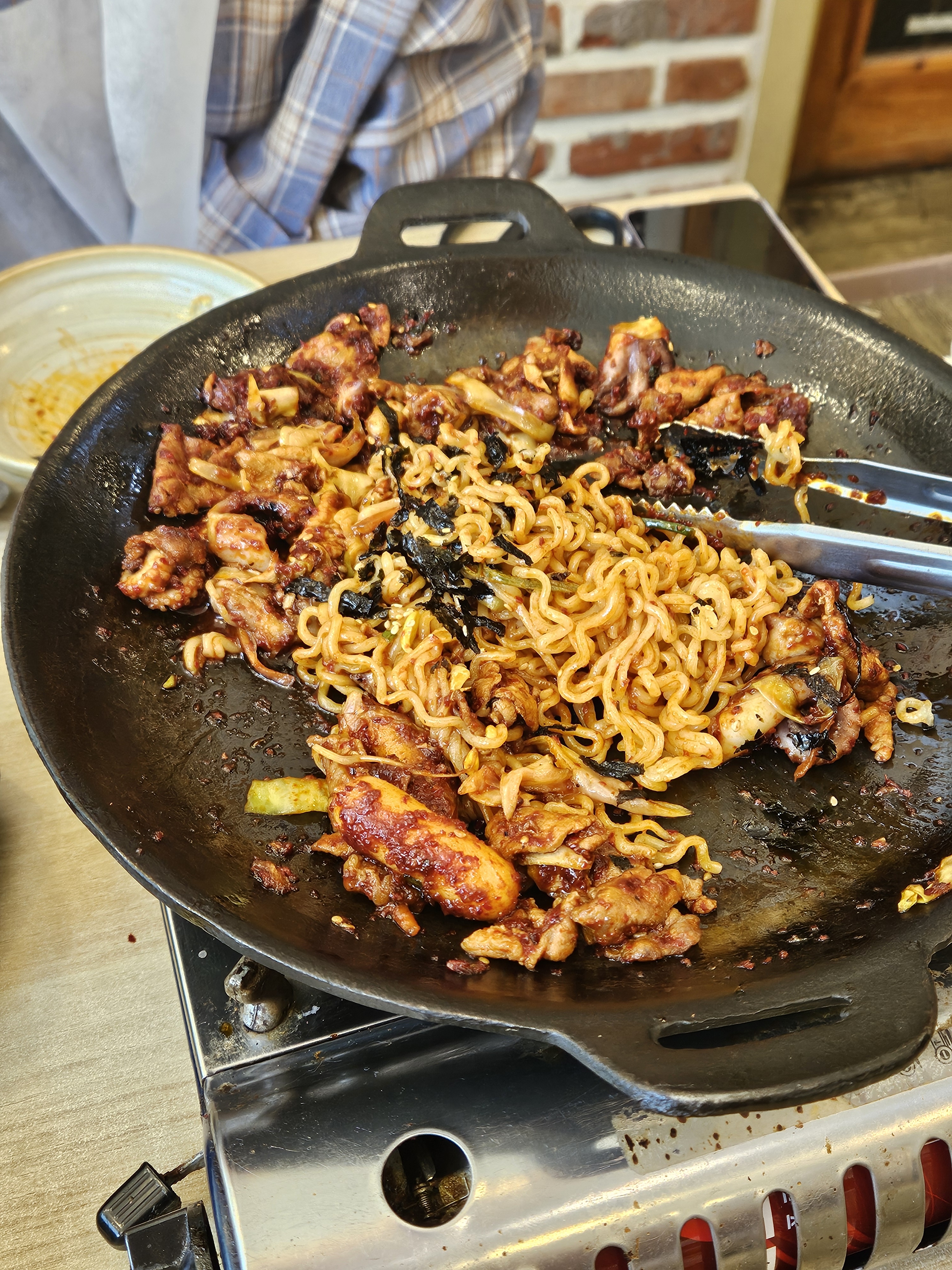 쭈꾸미볶음에 라면사리 꼭 추가해서 드세요,,! 정말 맛있어요!!!!!! - 대전 맛집 보끄미 둔산점