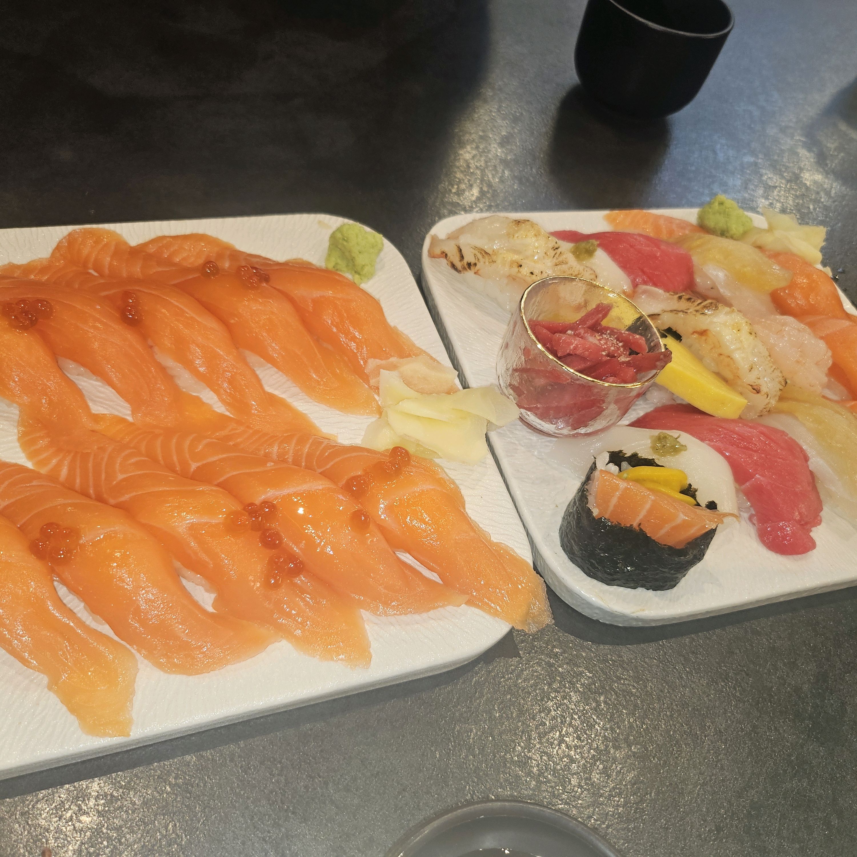 항상 잊을 때쯤 재방문 하는 곳 ㅎ 넘넘 맛있음 다 맛있지만 이 가격에 연어가 넘나 좋음